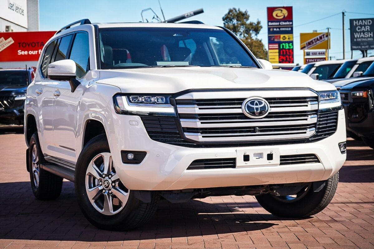2026 Toyota Landcruiser VX in White