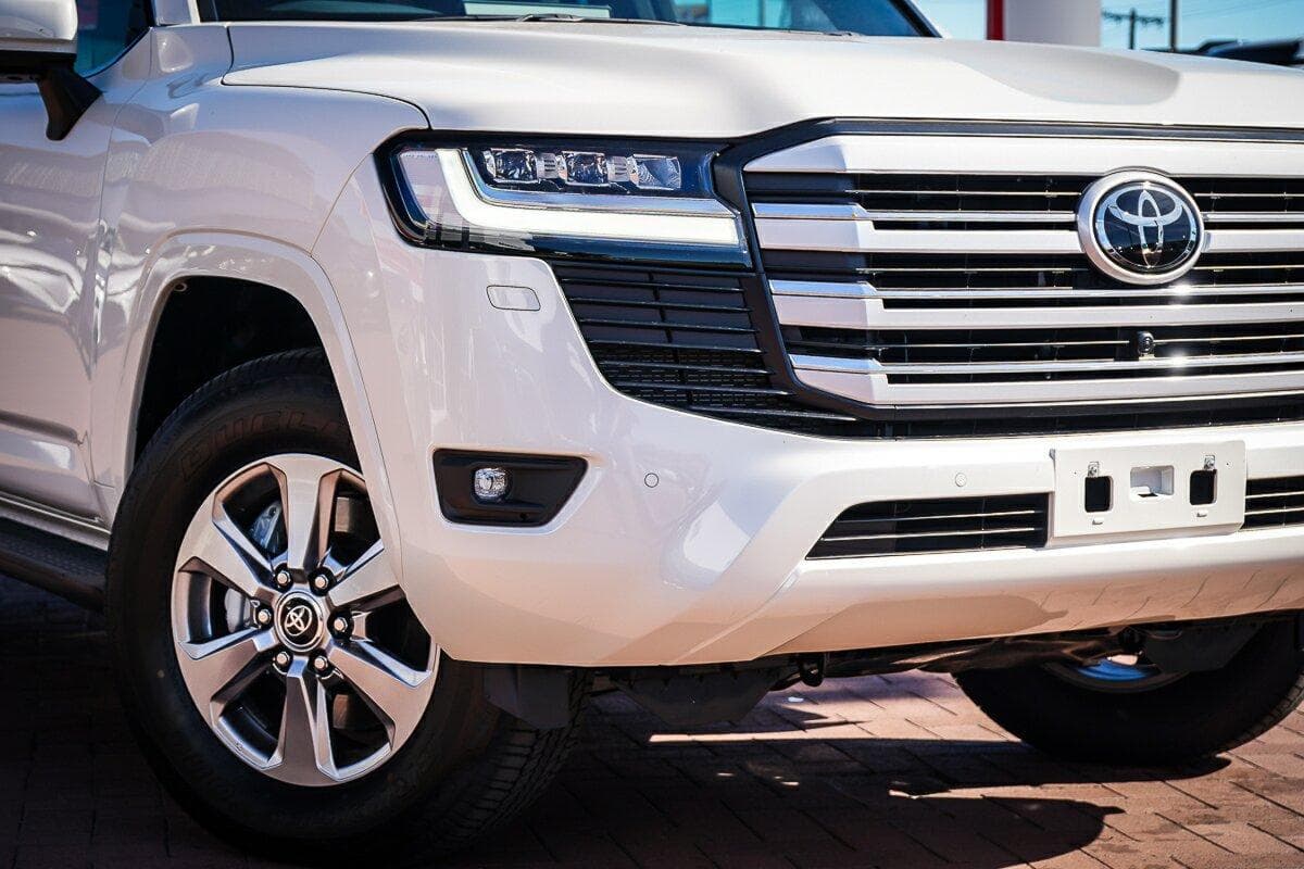 2026 Toyota Landcruiser VX in White