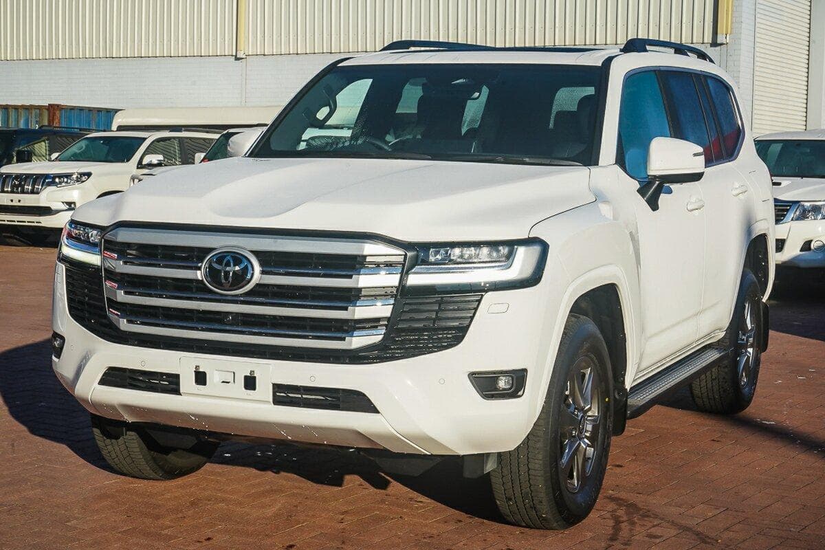 2026 Toyota Landcruiser VX in White