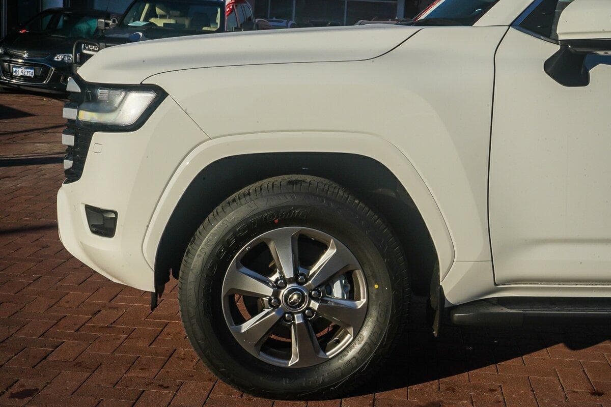 2026 Toyota Landcruiser VX in White
