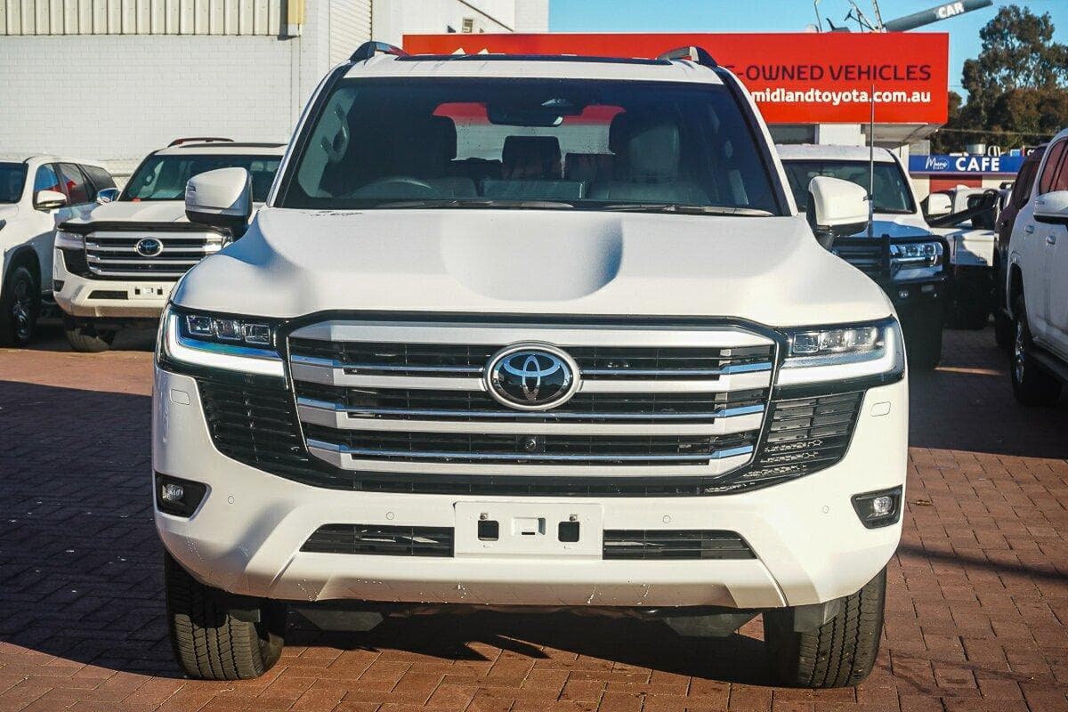 2026 Toyota Landcruiser VX in White