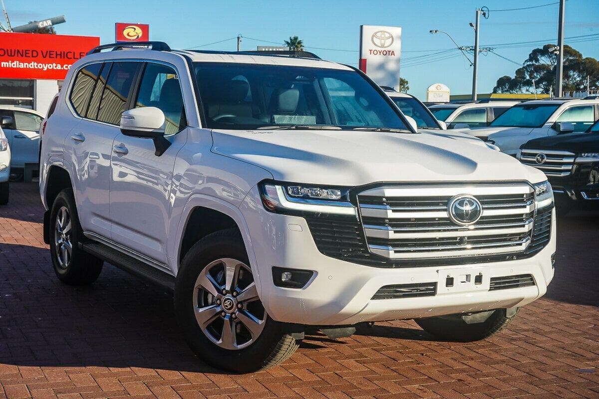 2026 Toyota Landcruiser VX in White