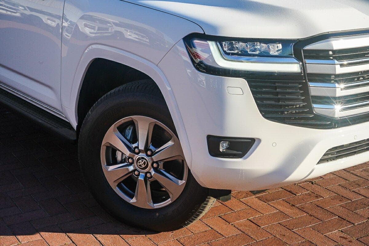 2026 Toyota Landcruiser VX in White