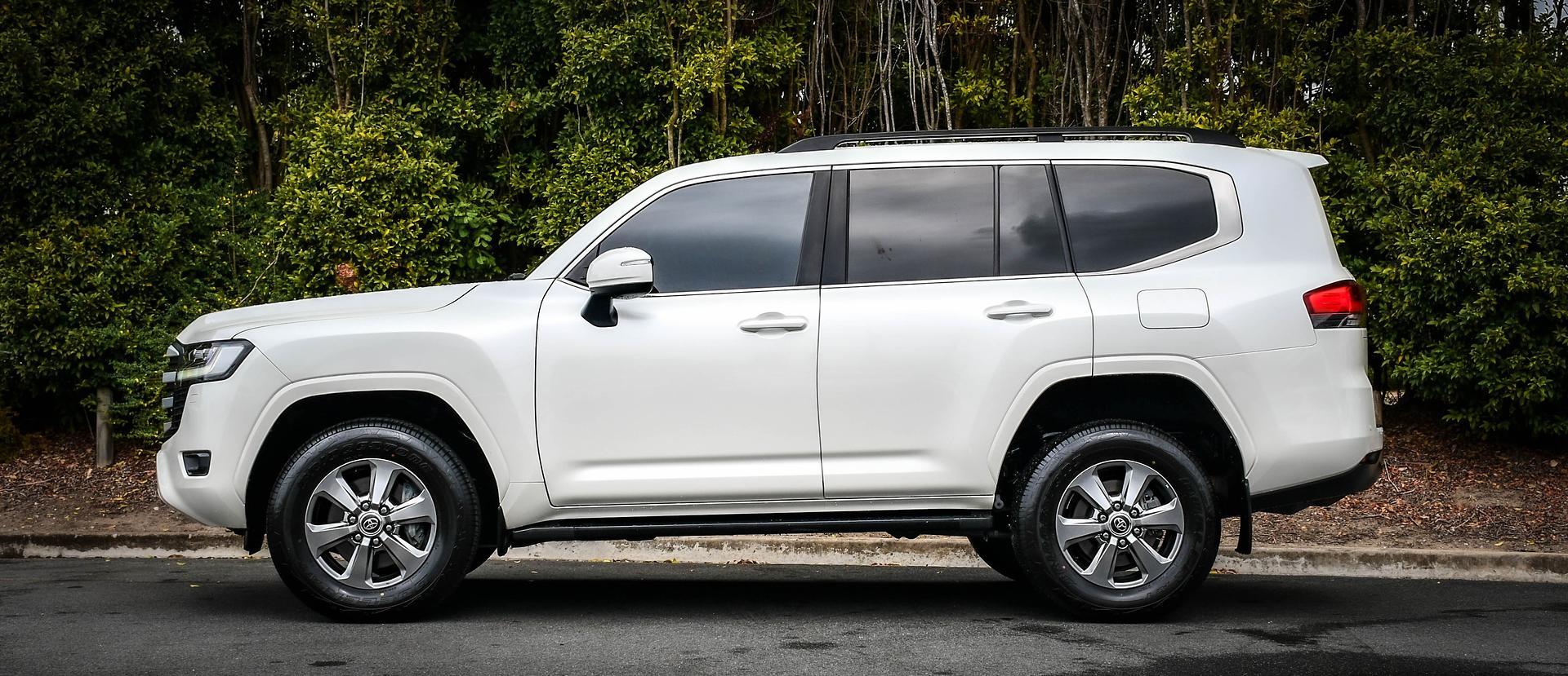 2022 Toyota Landcruiser VX in White