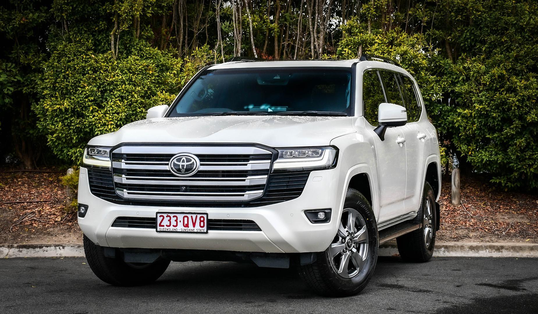 2022 Toyota Landcruiser VX in White