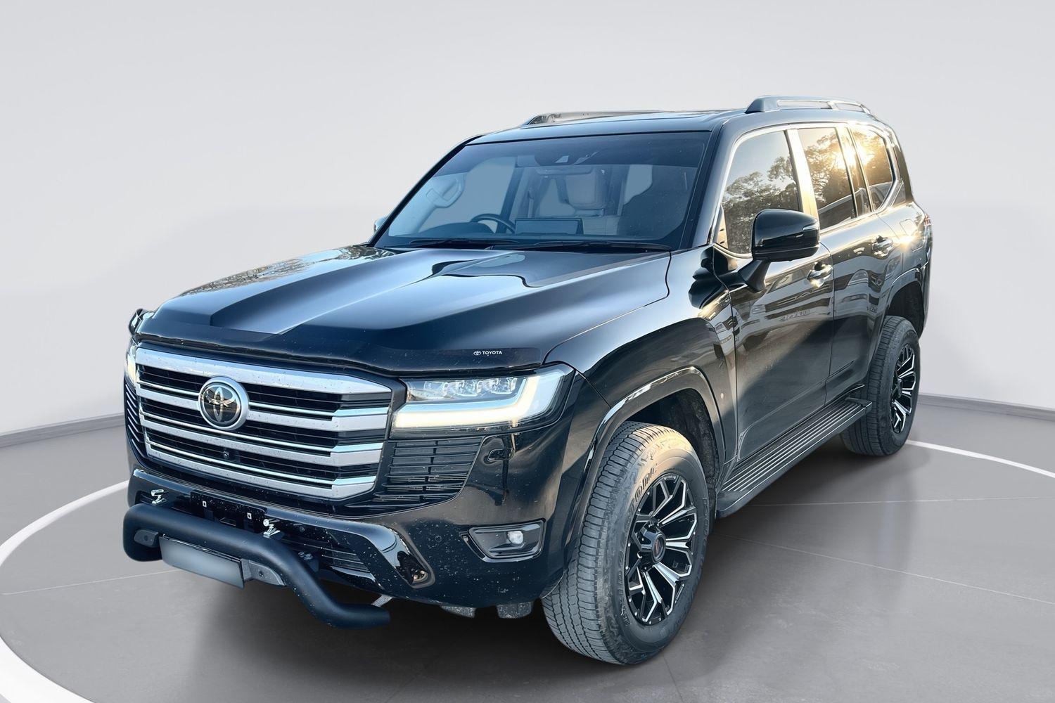 2022 Toyota Landcruiser VX in Black