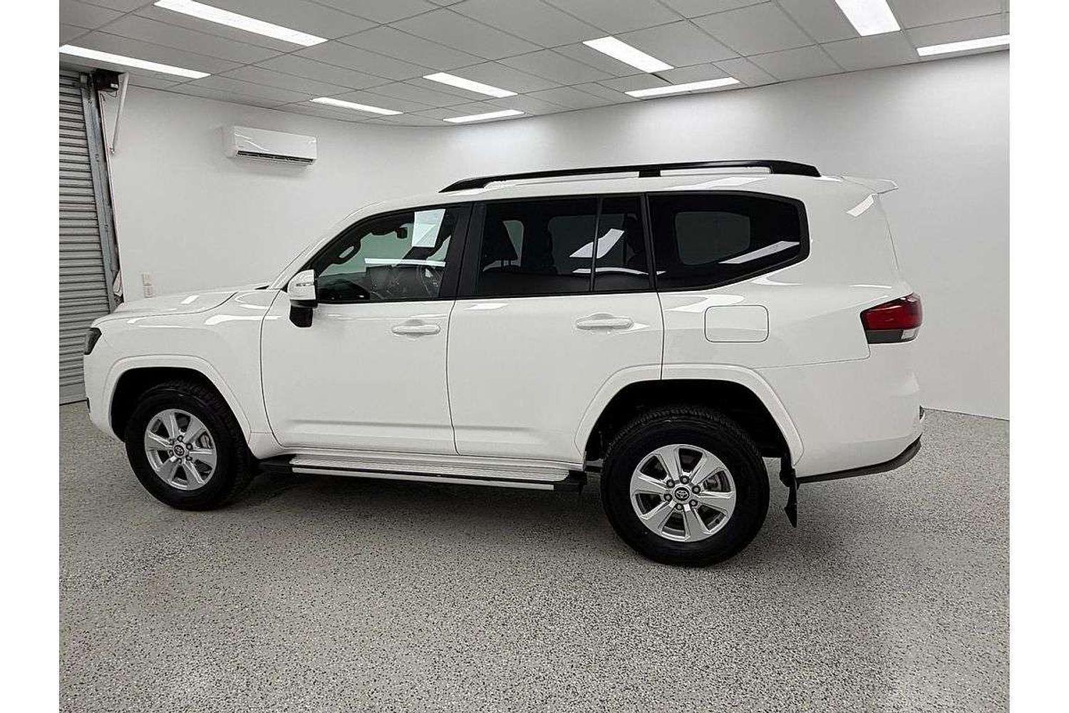 2024 Toyota Landcruiser GXL in White