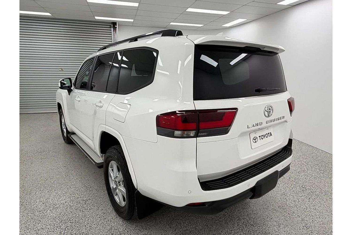 2024 Toyota Landcruiser GXL in White