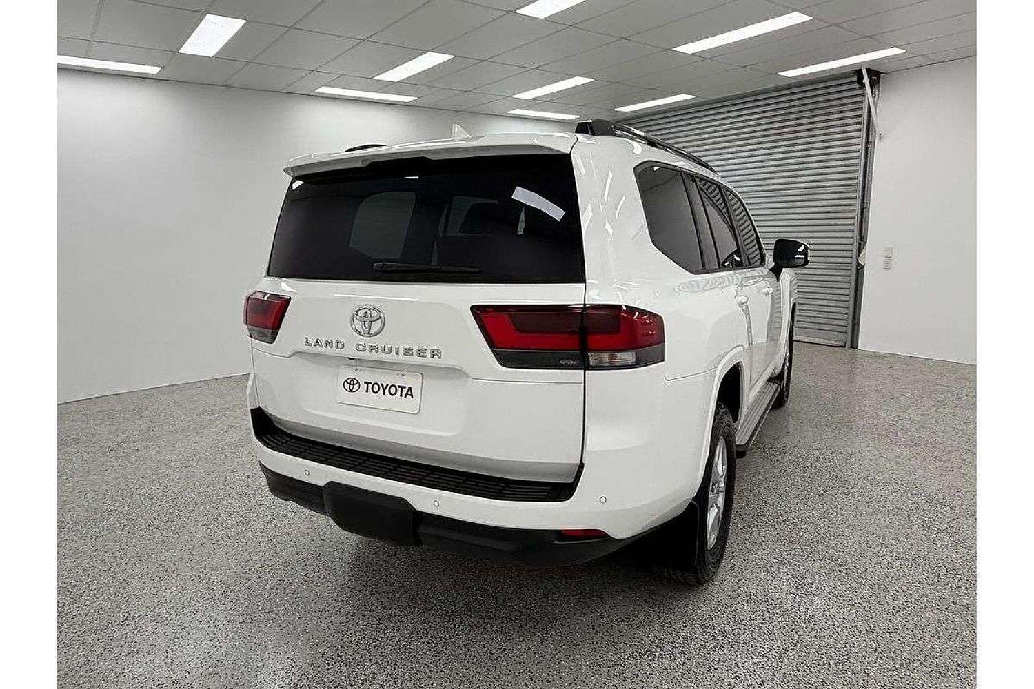 2024 Toyota Landcruiser GXL in White