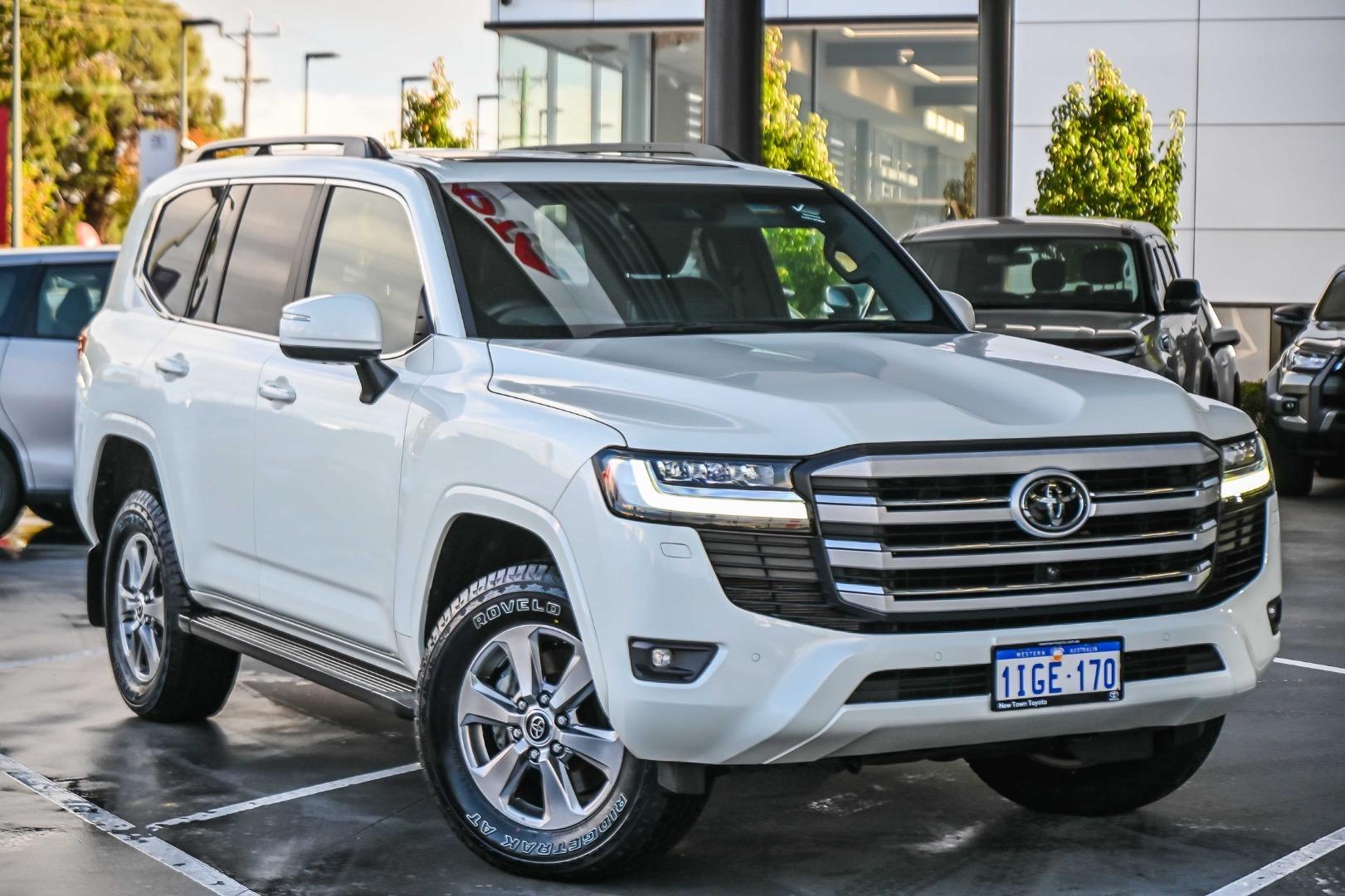 2024 Toyota Landcruiser VX in White