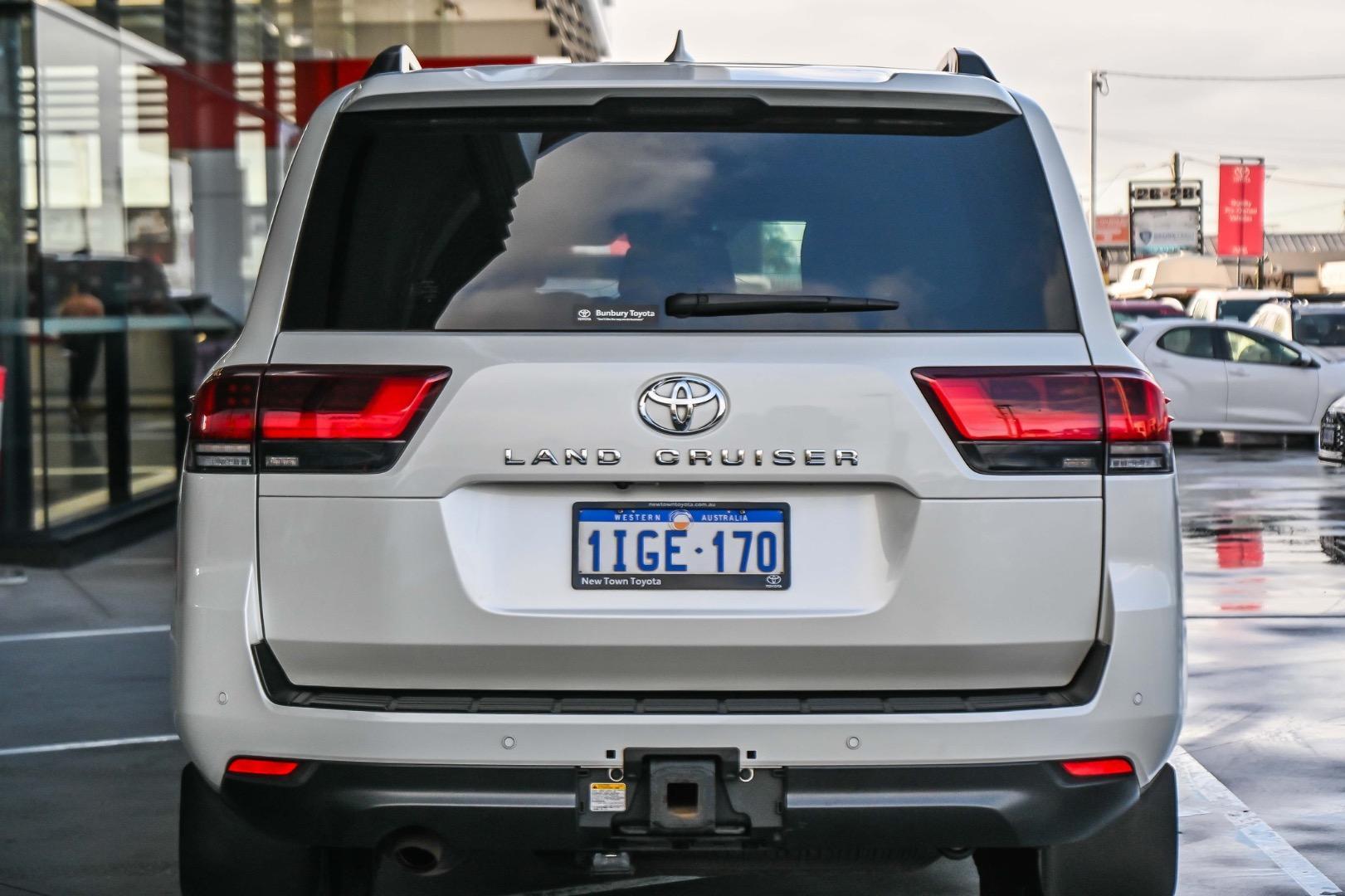 2024 Toyota Landcruiser VX in White
