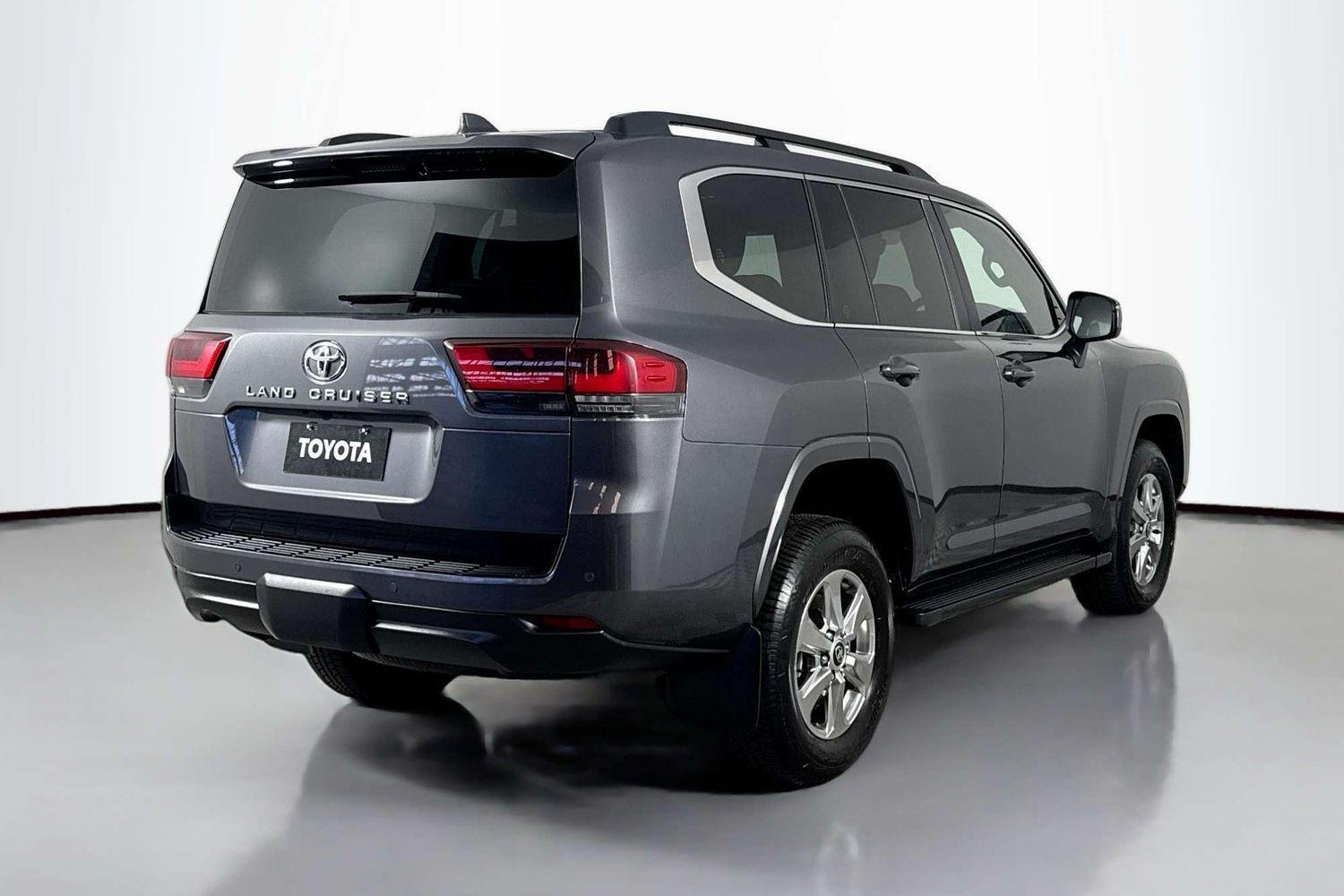 2025 Toyota Landcruiser VX in Silver