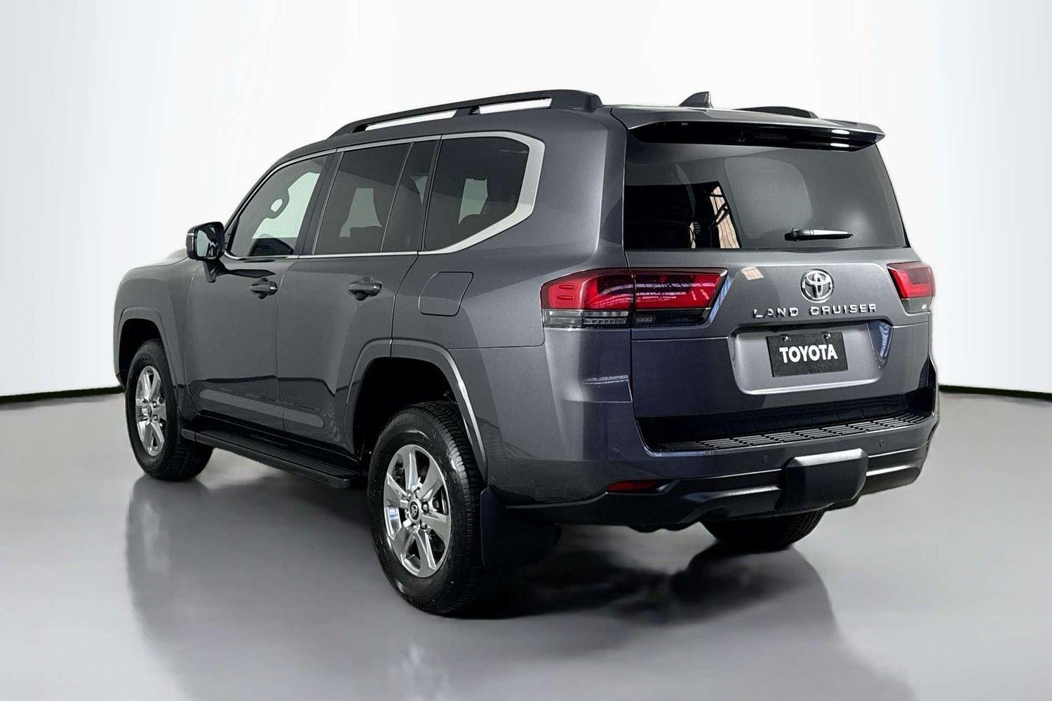2025 Toyota Landcruiser VX in Silver