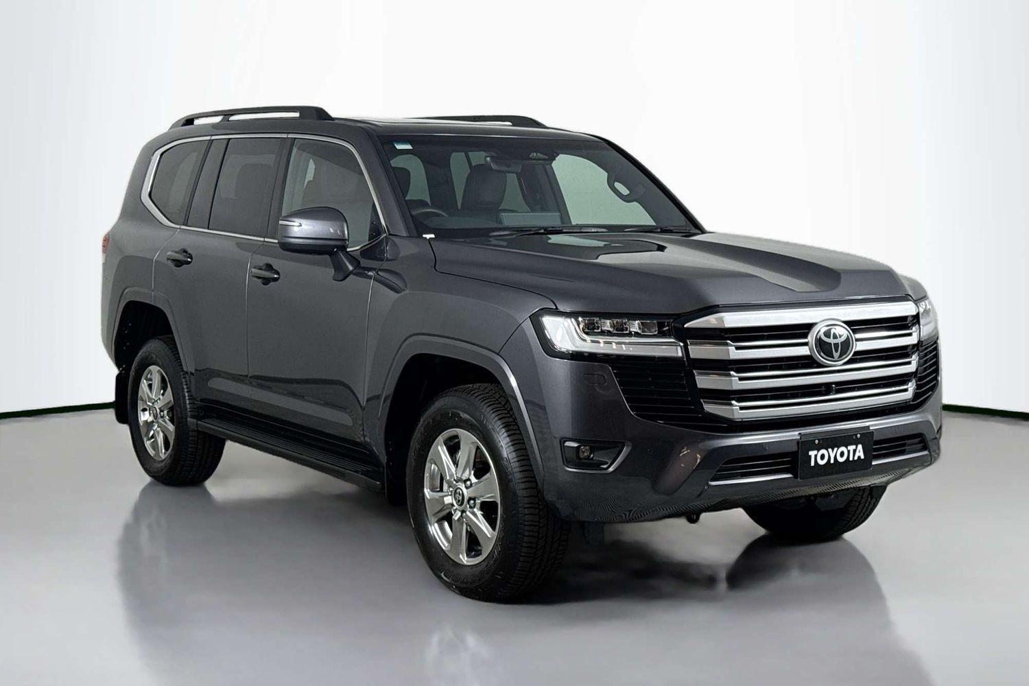 2025 Toyota Landcruiser VX in Silver
