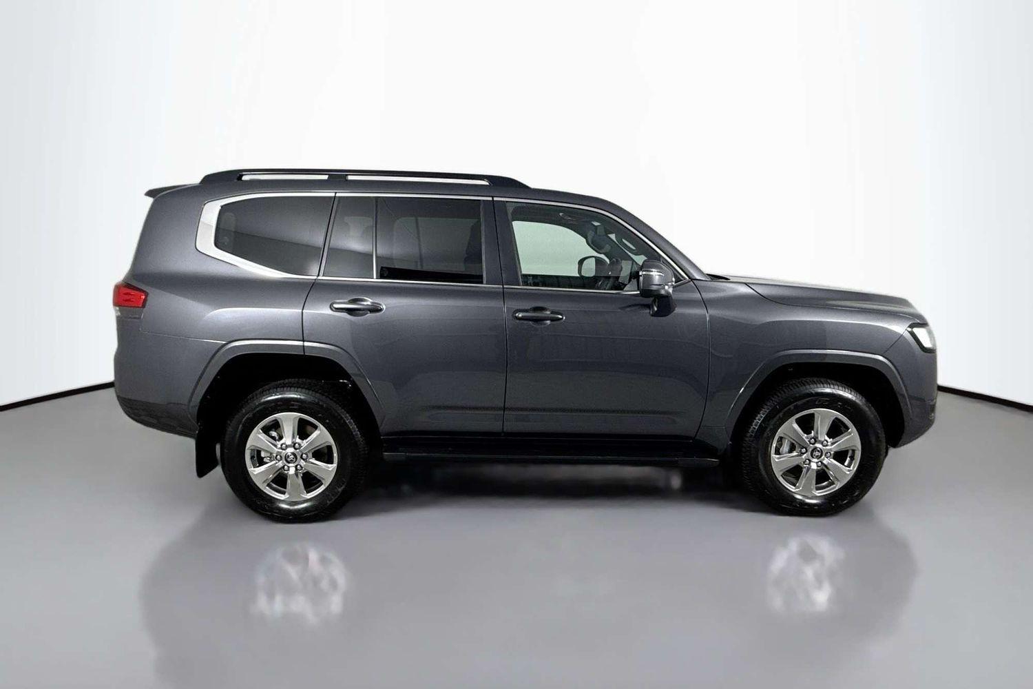 2025 Toyota Landcruiser VX in Silver