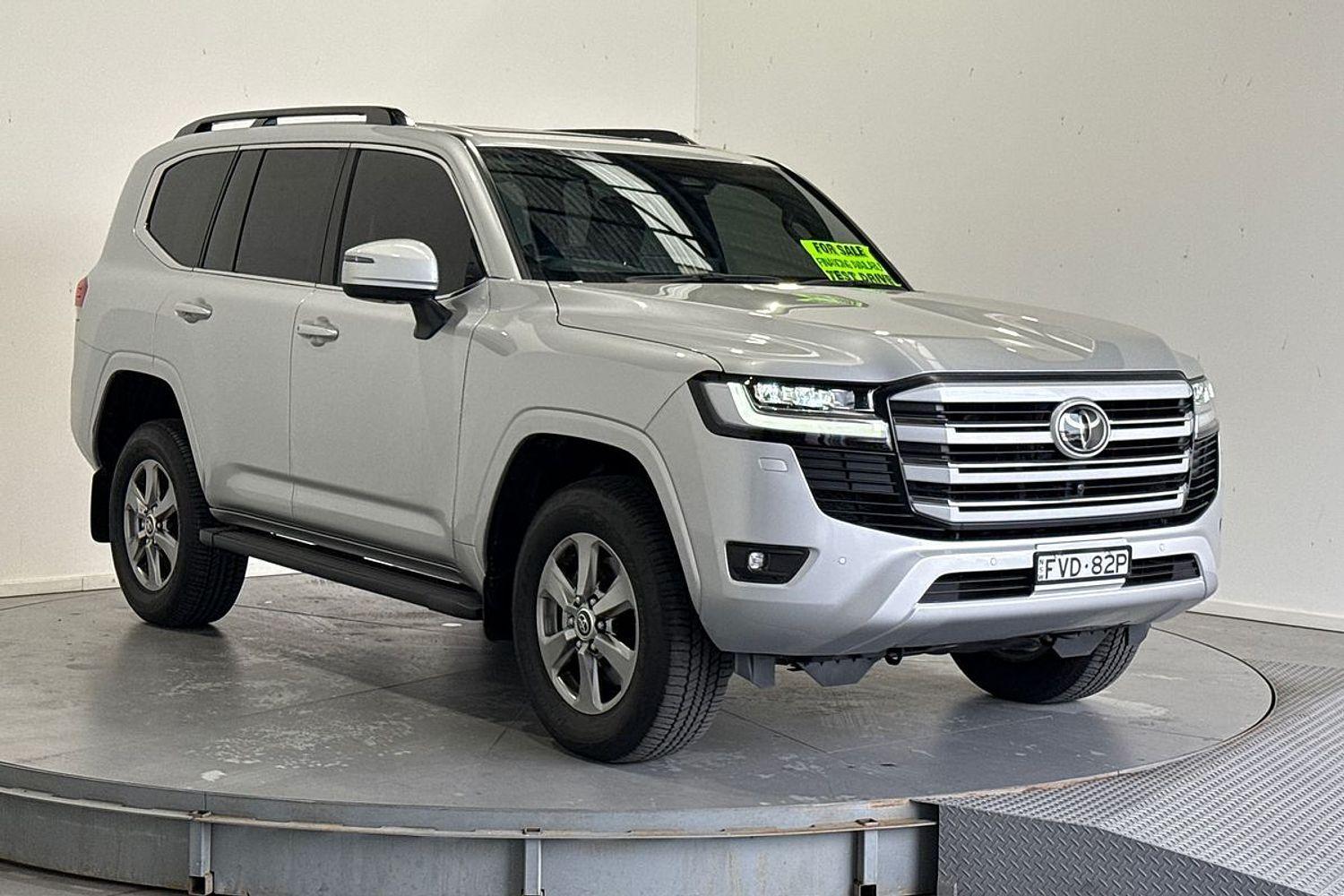2025 Toyota Landcruiser VX in Silver