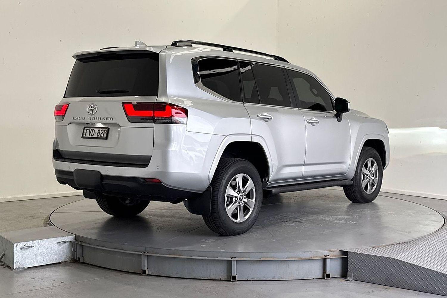 2025 Toyota Landcruiser VX in Silver