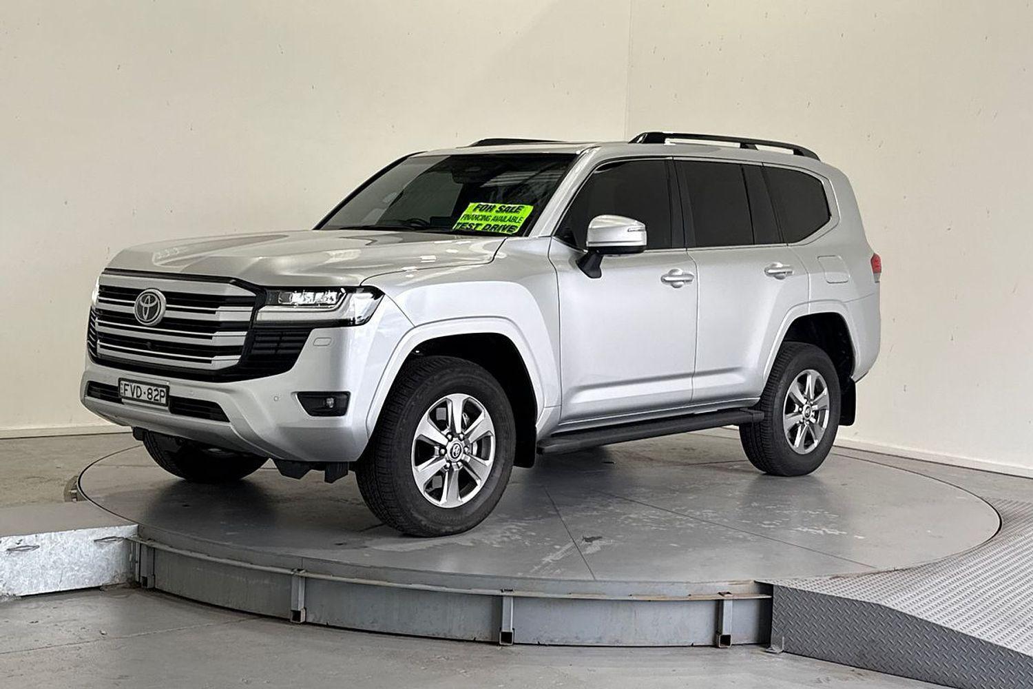 2025 Toyota Landcruiser VX in Silver