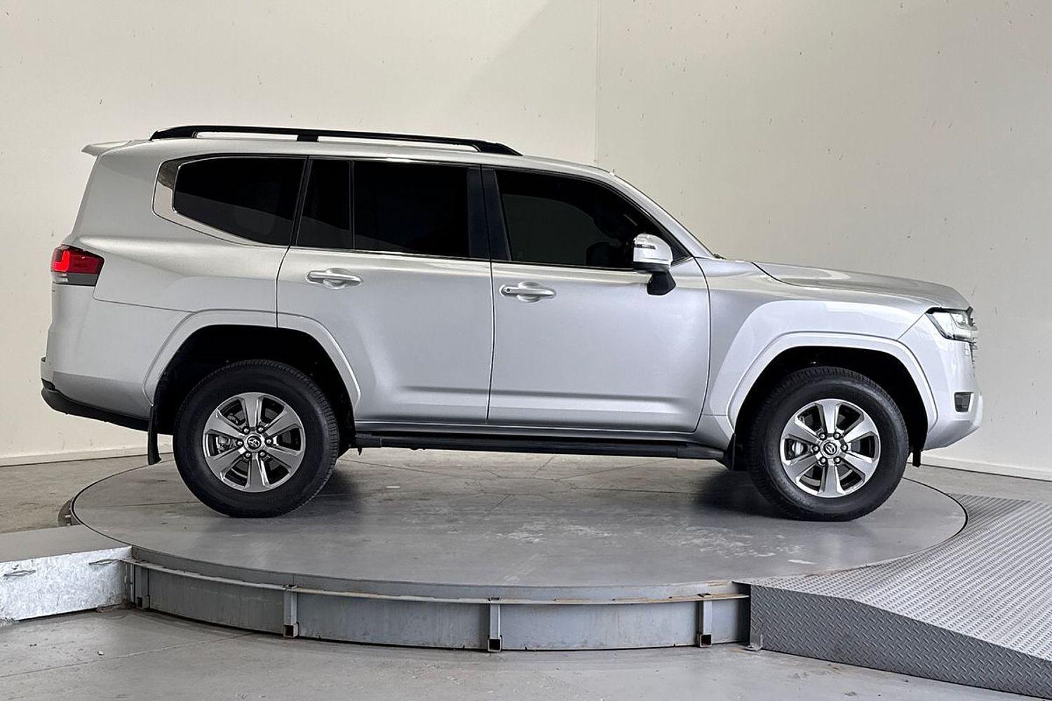 2025 Toyota Landcruiser VX in Silver