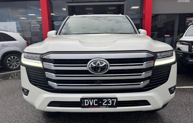 2025 Toyota Landcruiser VX in White