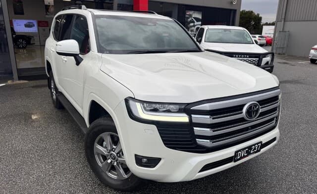 2025 Toyota Landcruiser VX in White