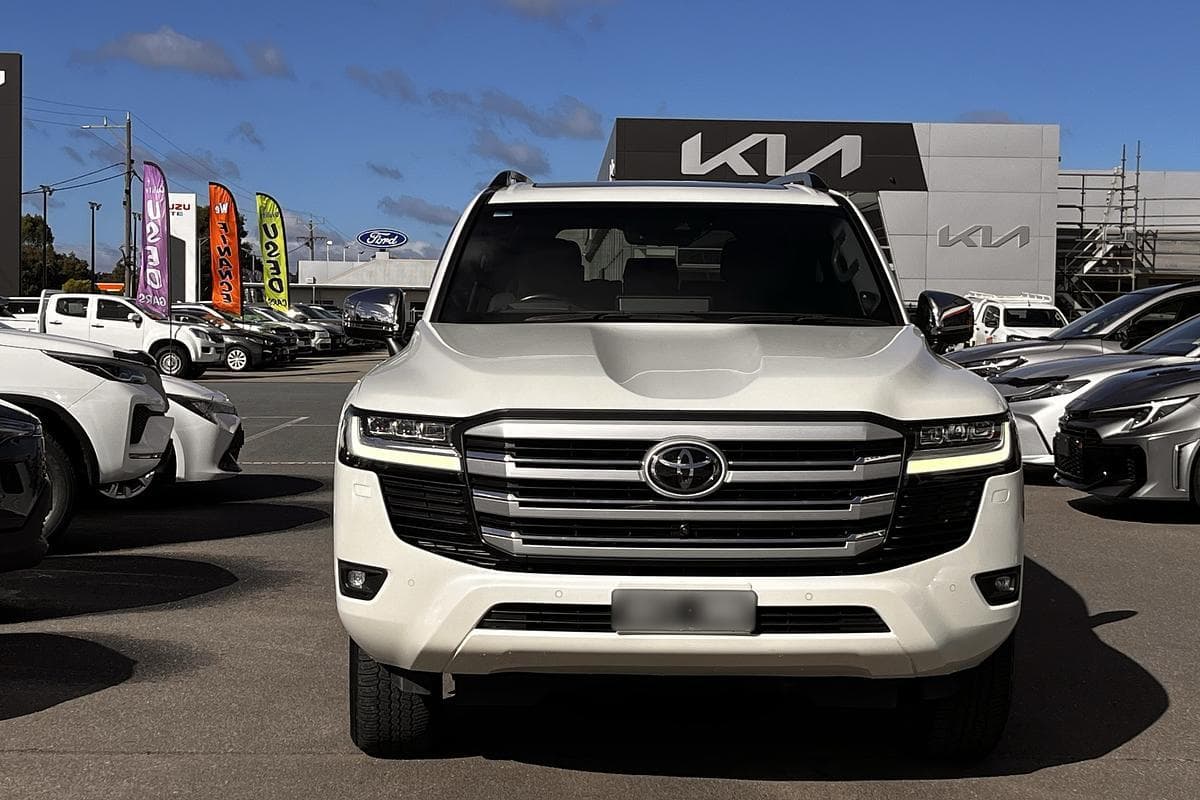 2022 Toyota Landcruiser Sahara in White