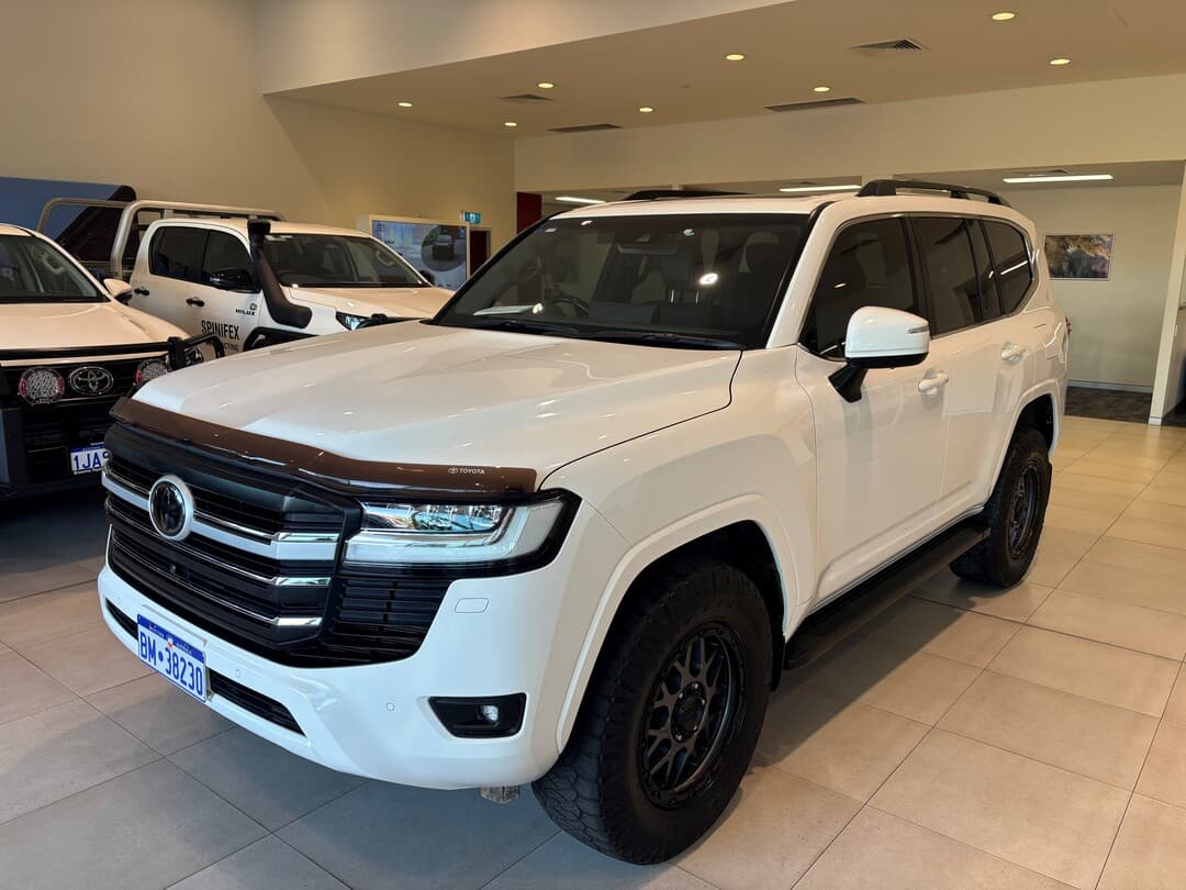2022 Toyota Landcruiser VX in White