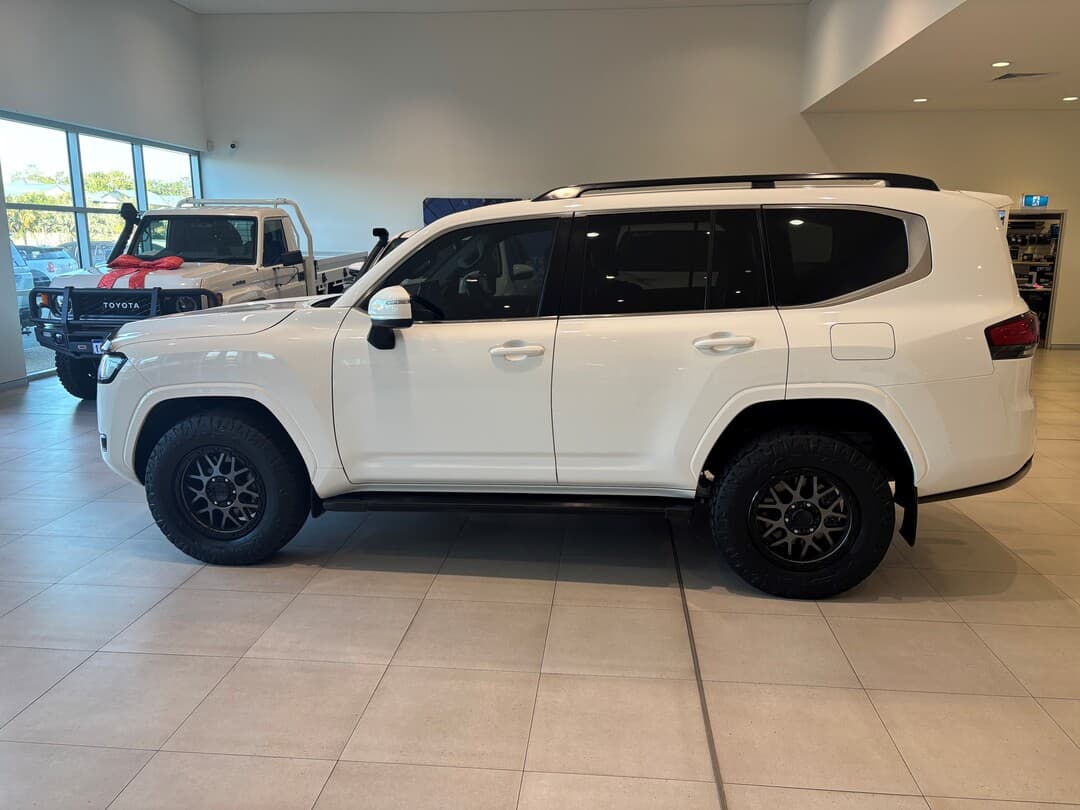 2022 Toyota Landcruiser VX in White
