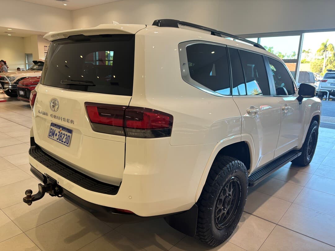 2022 Toyota Landcruiser VX in White