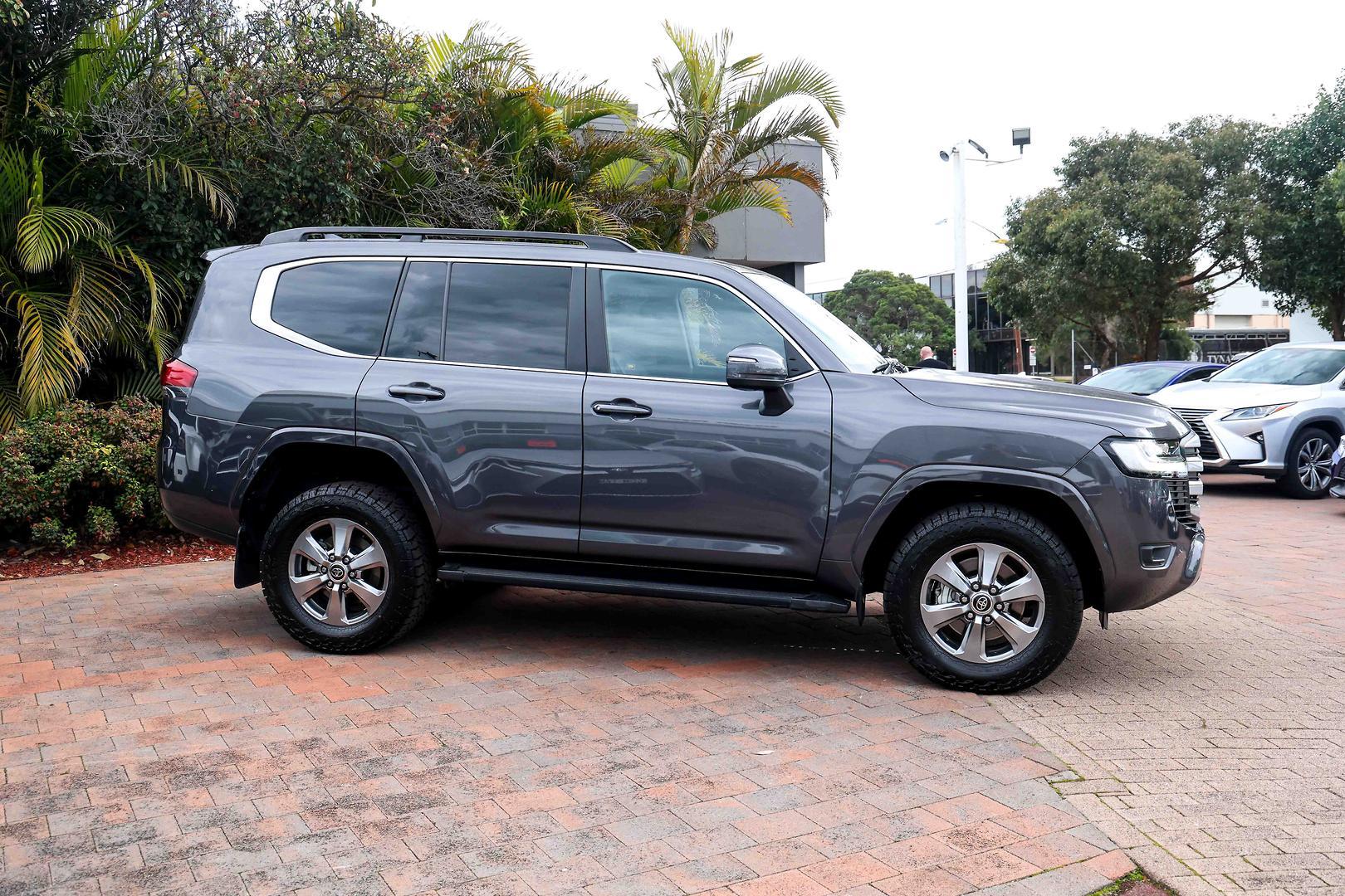 2022 Toyota Landcruiser VX in Silver