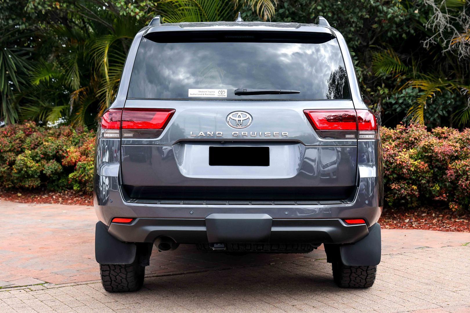 2022 Toyota Landcruiser VX in Silver