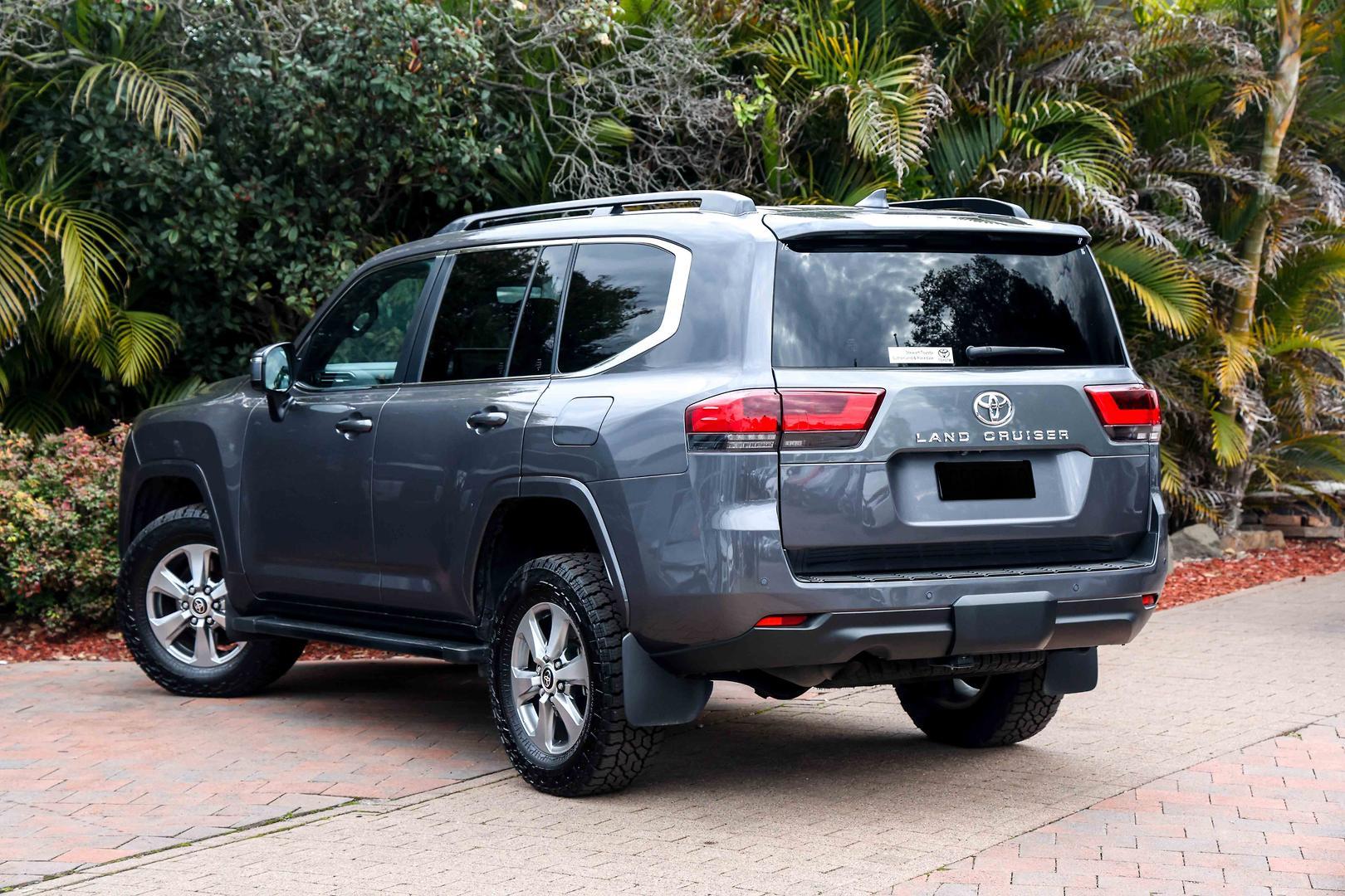 2022 Toyota Landcruiser VX in Silver