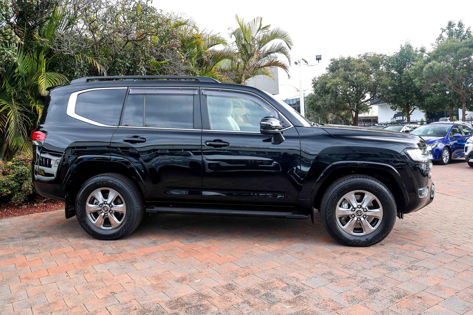 2023 Toyota Landcruiser VX in Black