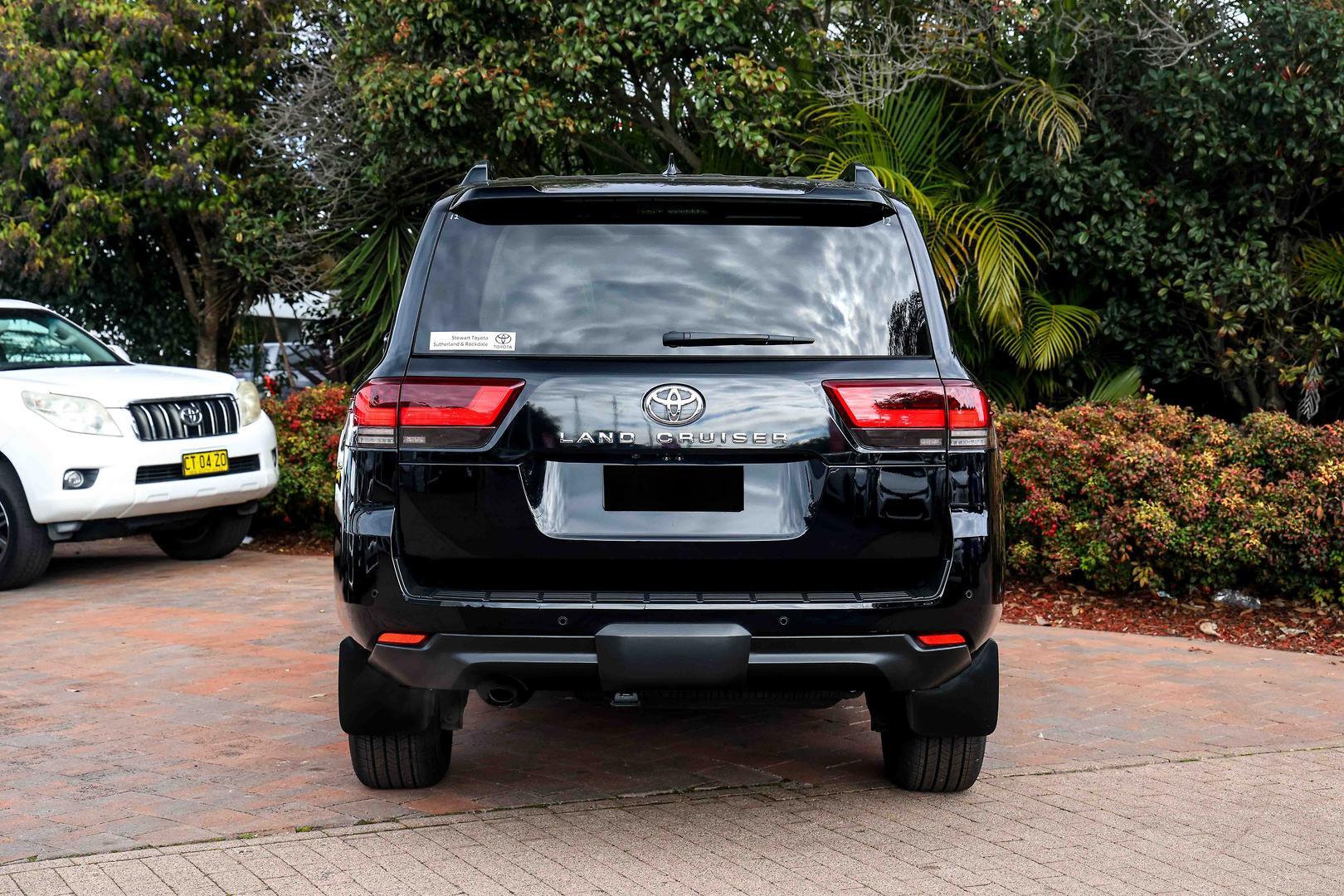 2023 Toyota Landcruiser VX in Black