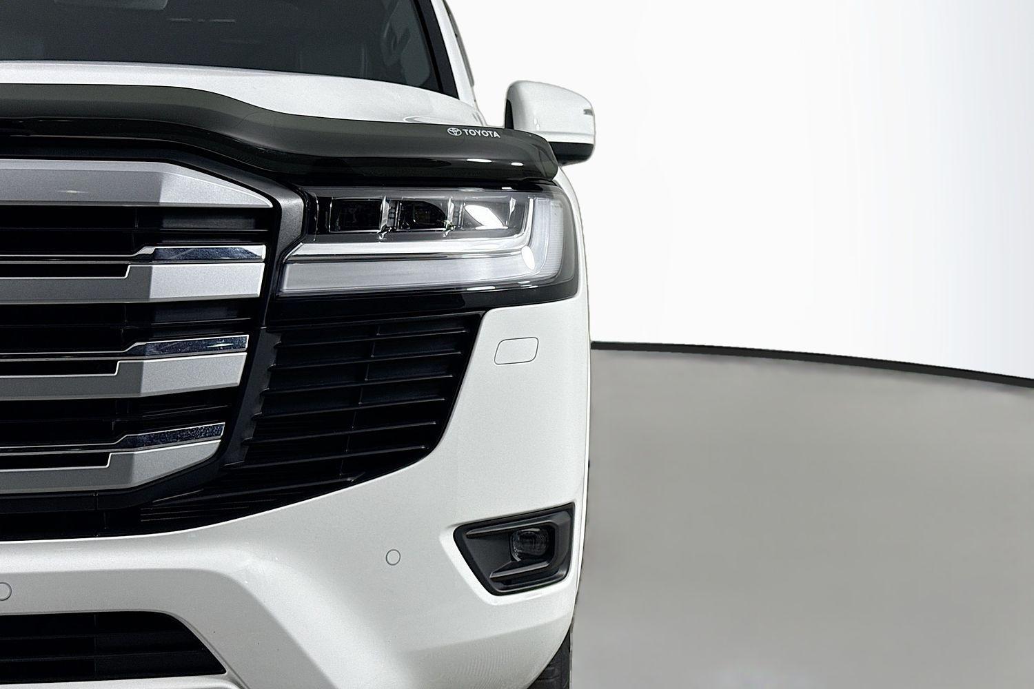 2024 Toyota Landcruiser VX in White