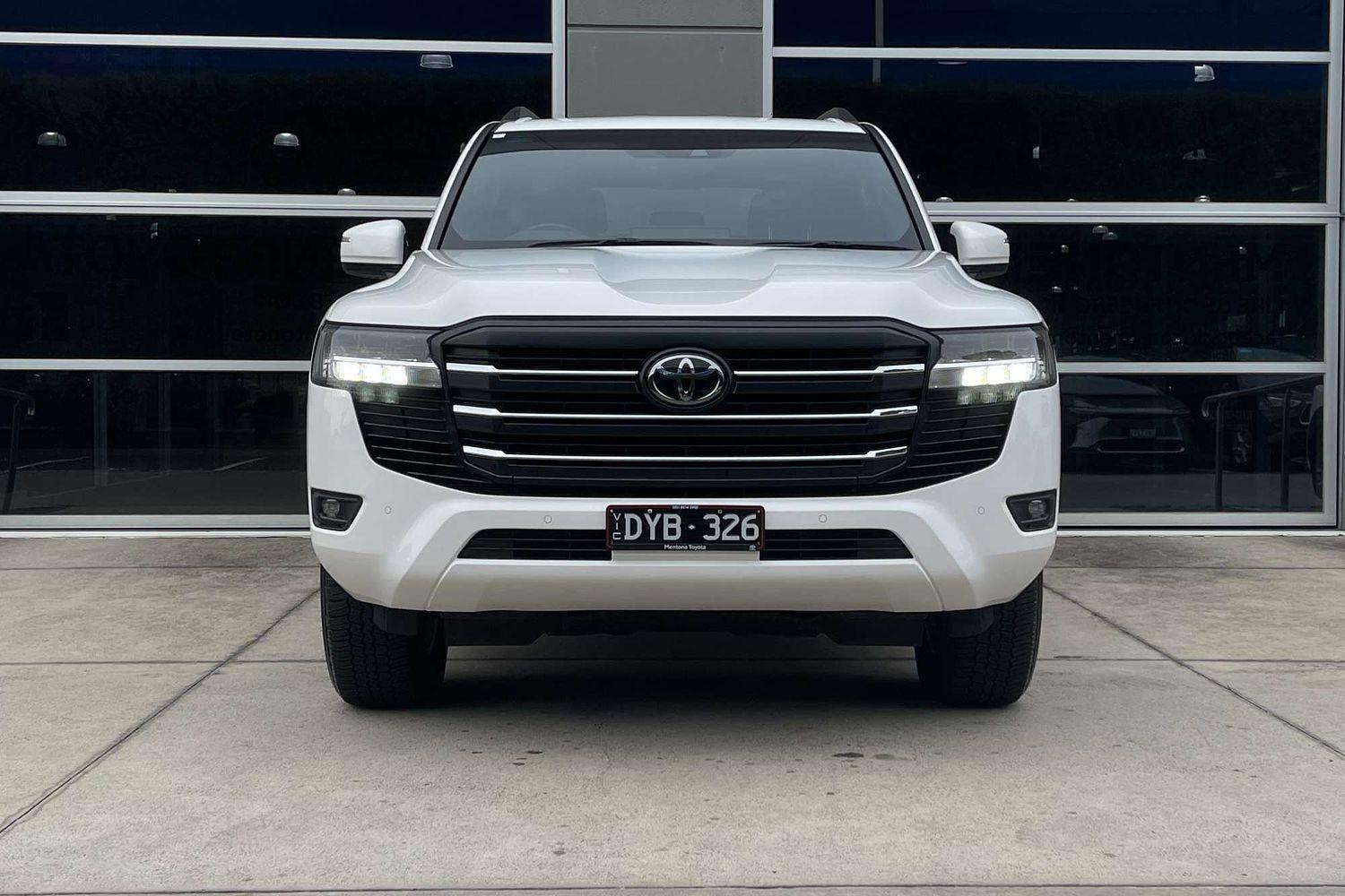 2024 Toyota Landcruiser 300 GXL in White