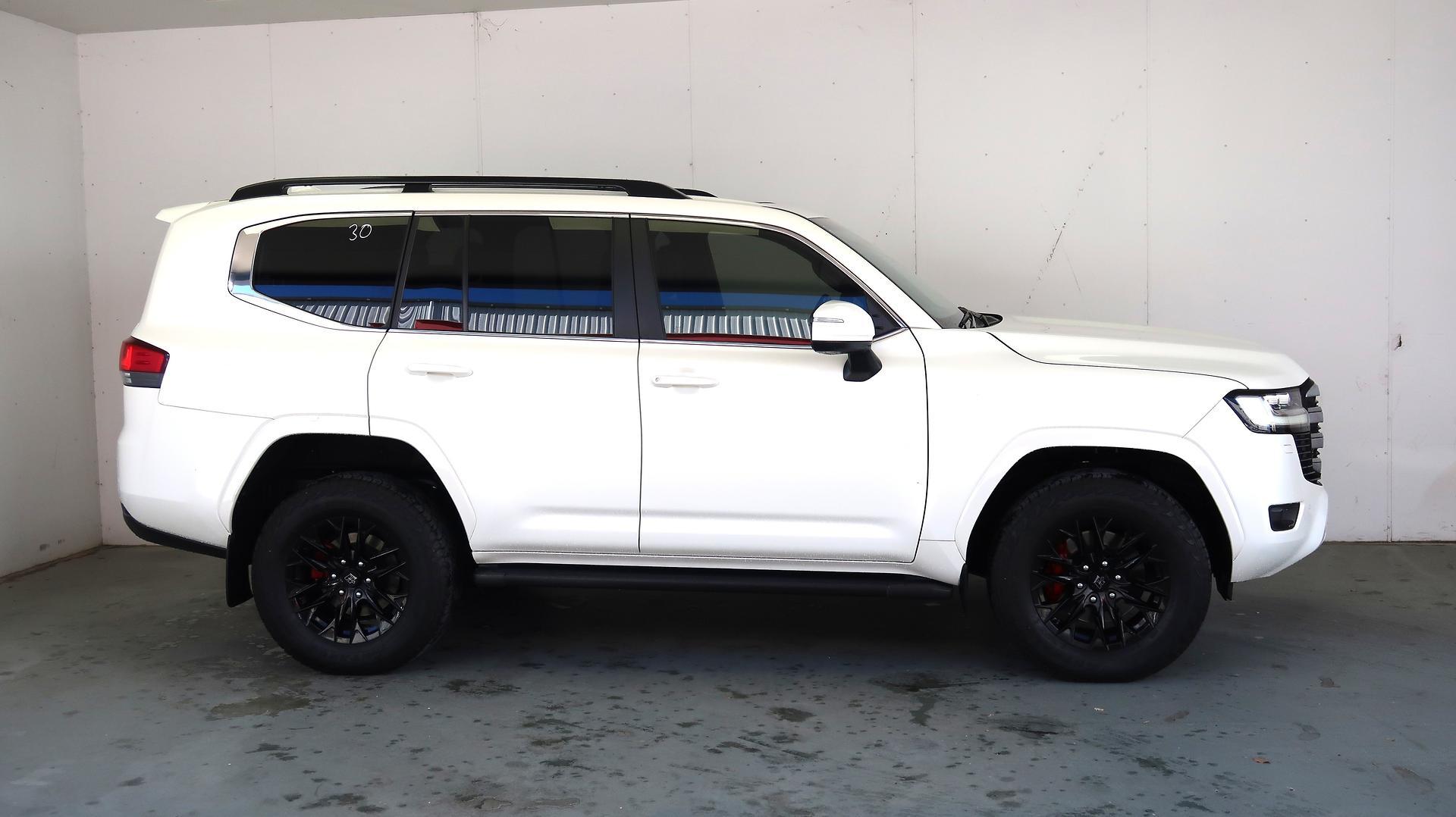 2021 Toyota Landcruiser VX in White