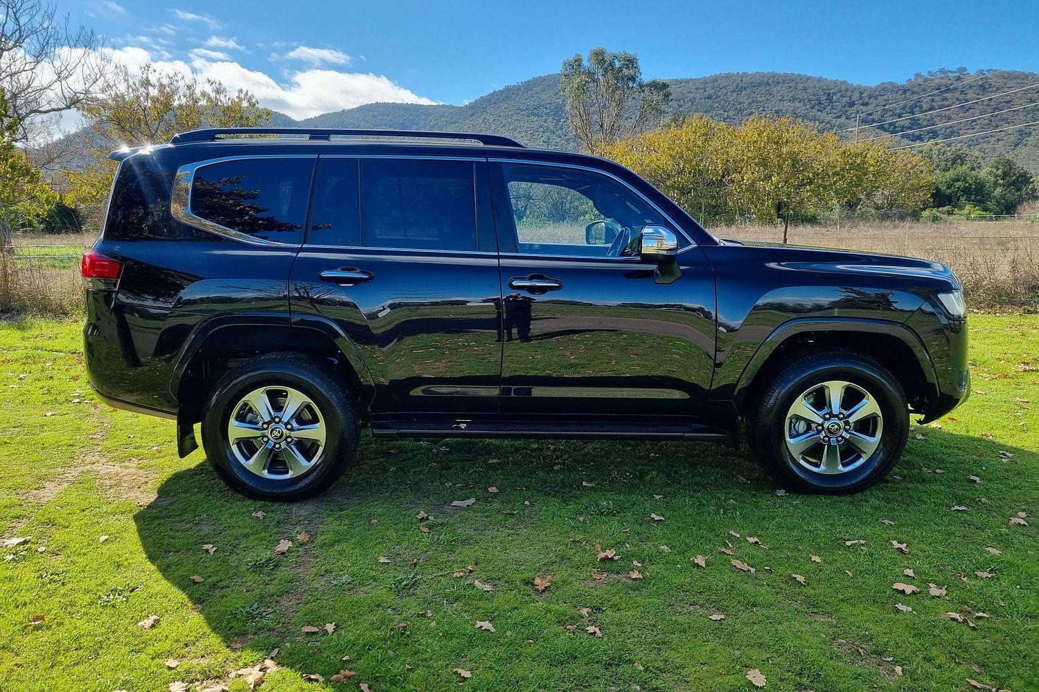 2022 Toyota Landcruiser Sahara in Black