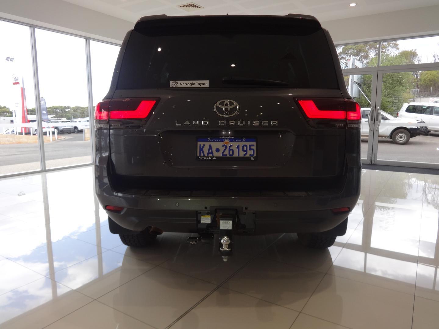 2023 Toyota Landcruiser 300 VX in Silver