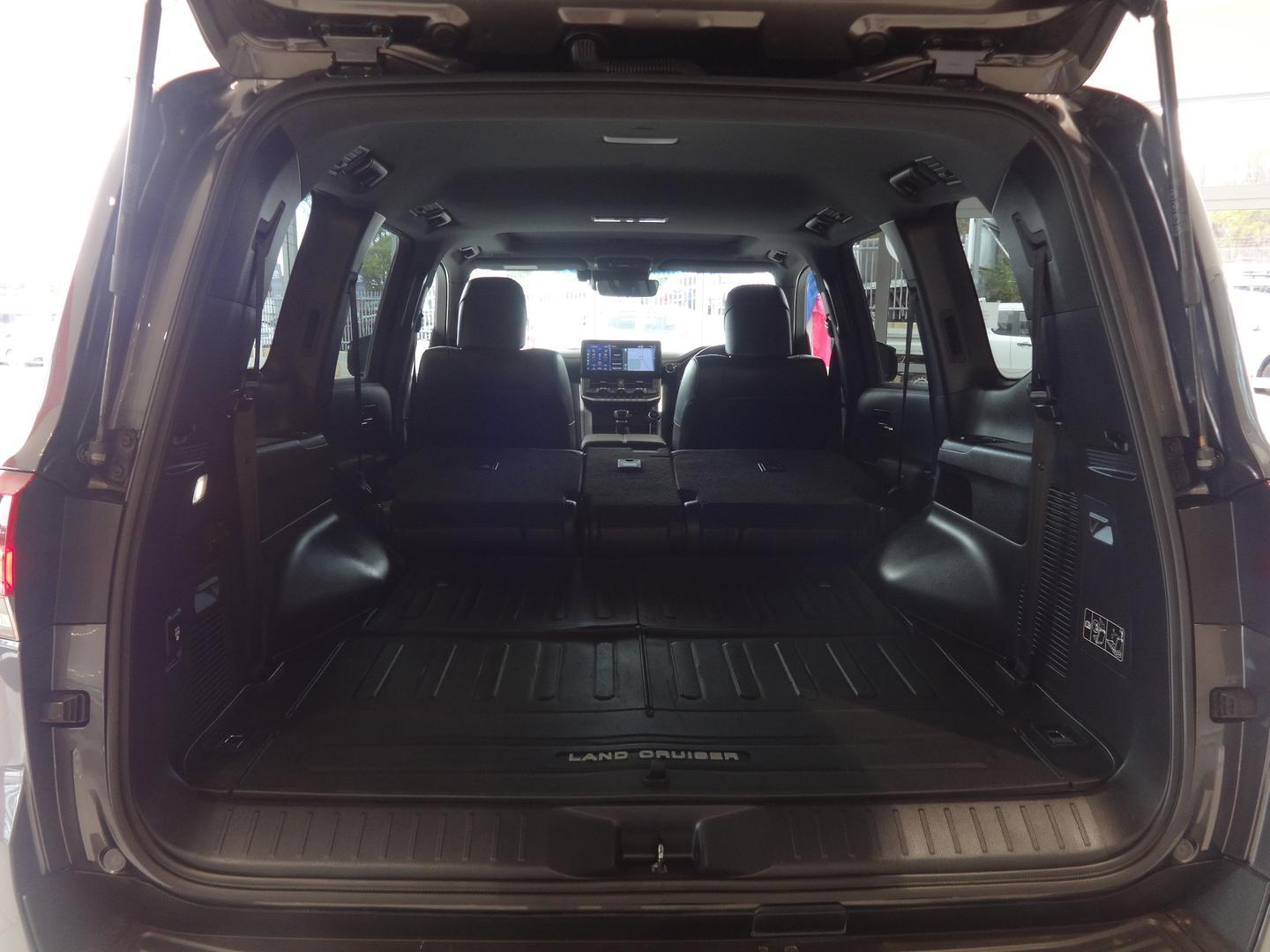 2023 Toyota Landcruiser 300 VX in Silver