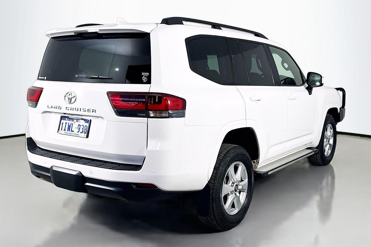 2023 Toyota Landcruiser GXL in White