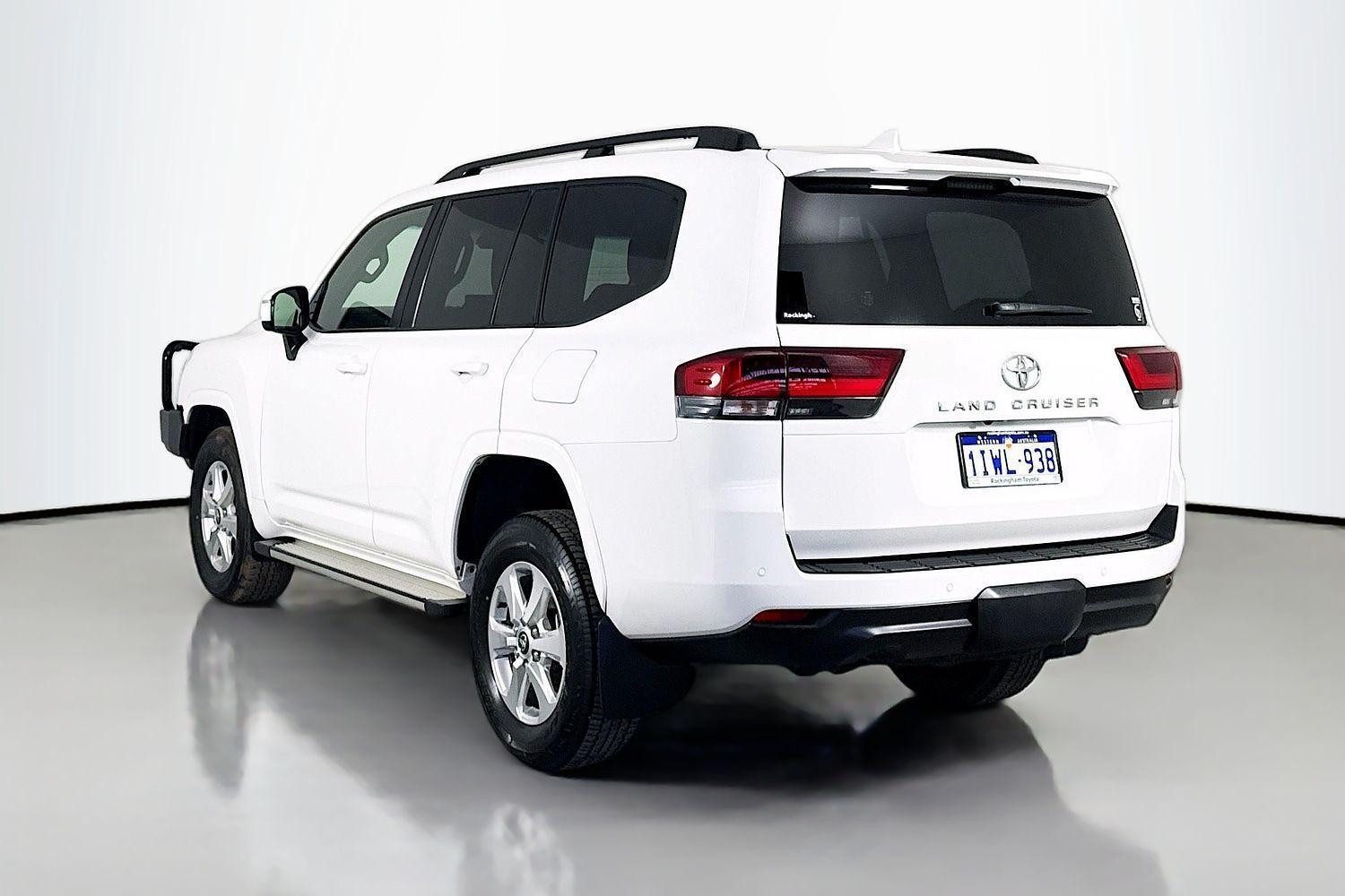 2023 Toyota Landcruiser GXL in White