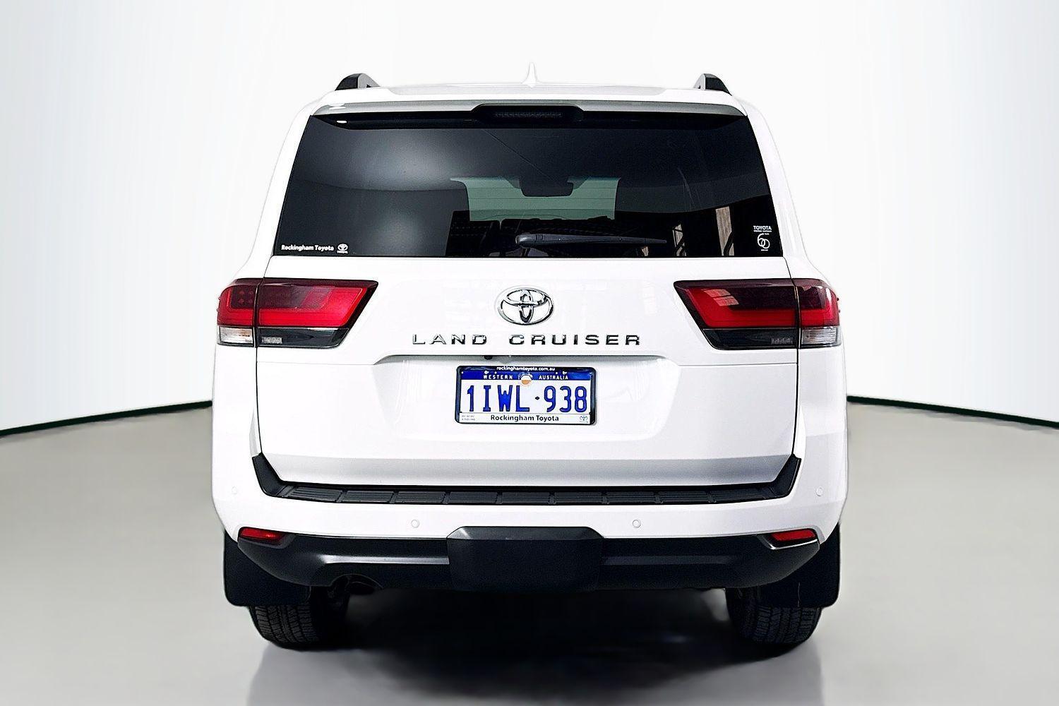 2023 Toyota Landcruiser GXL in White