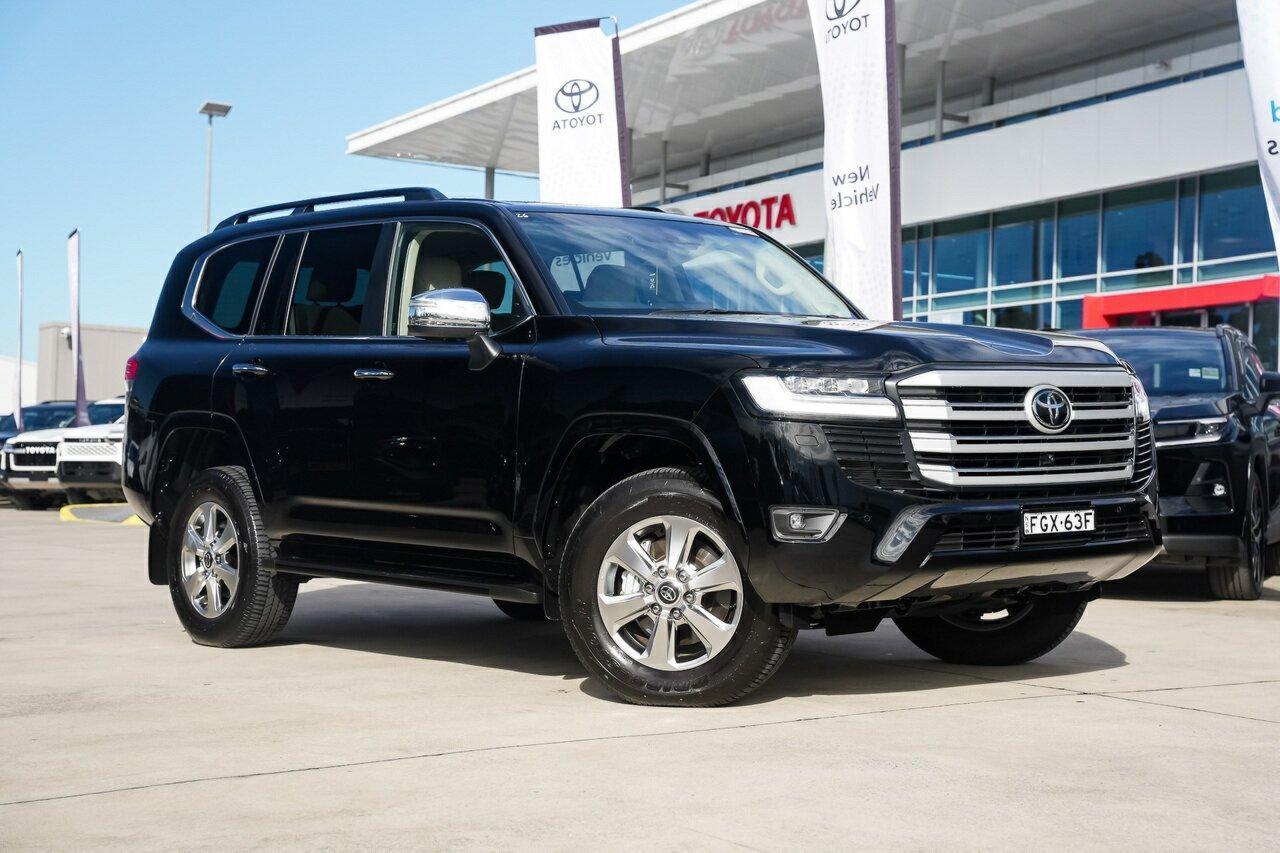 2024 Toyota Landcruiser Sahara in Black