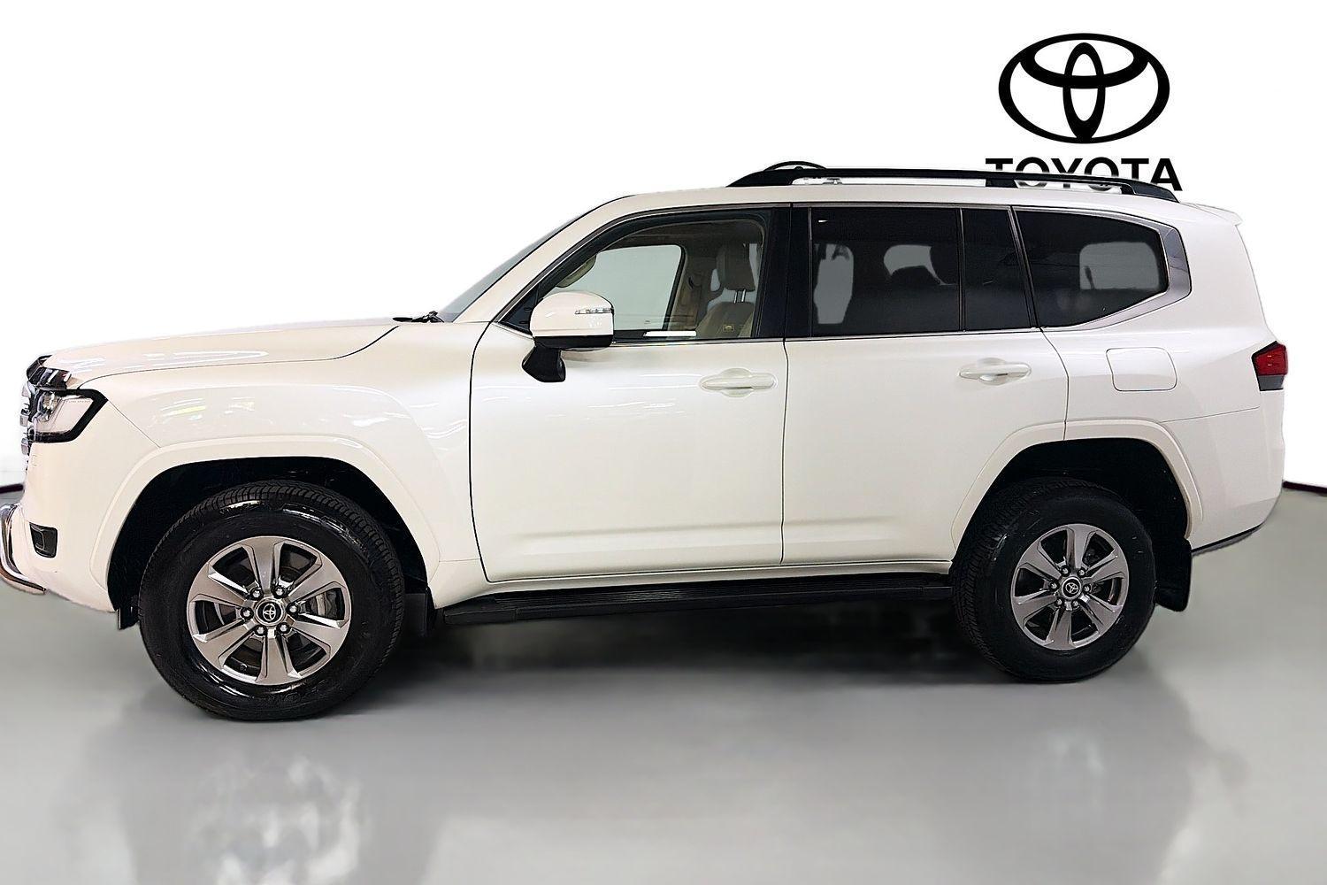 2021 Toyota Landcruiser VX in White