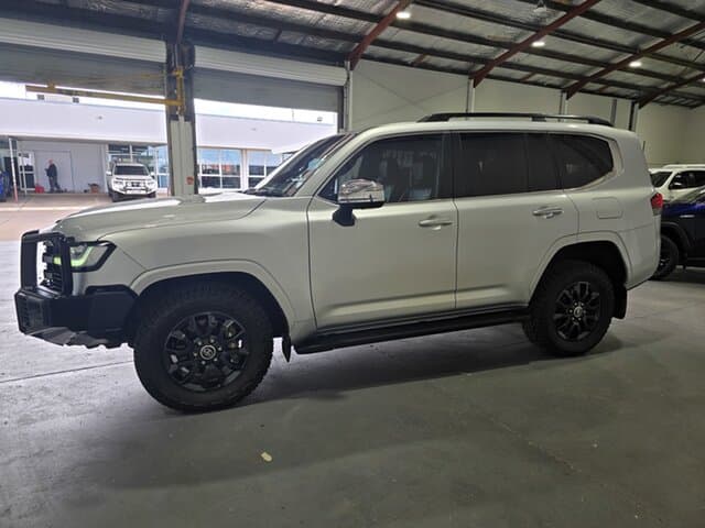 2022 Toyota Landcruiser Sahara in Silver