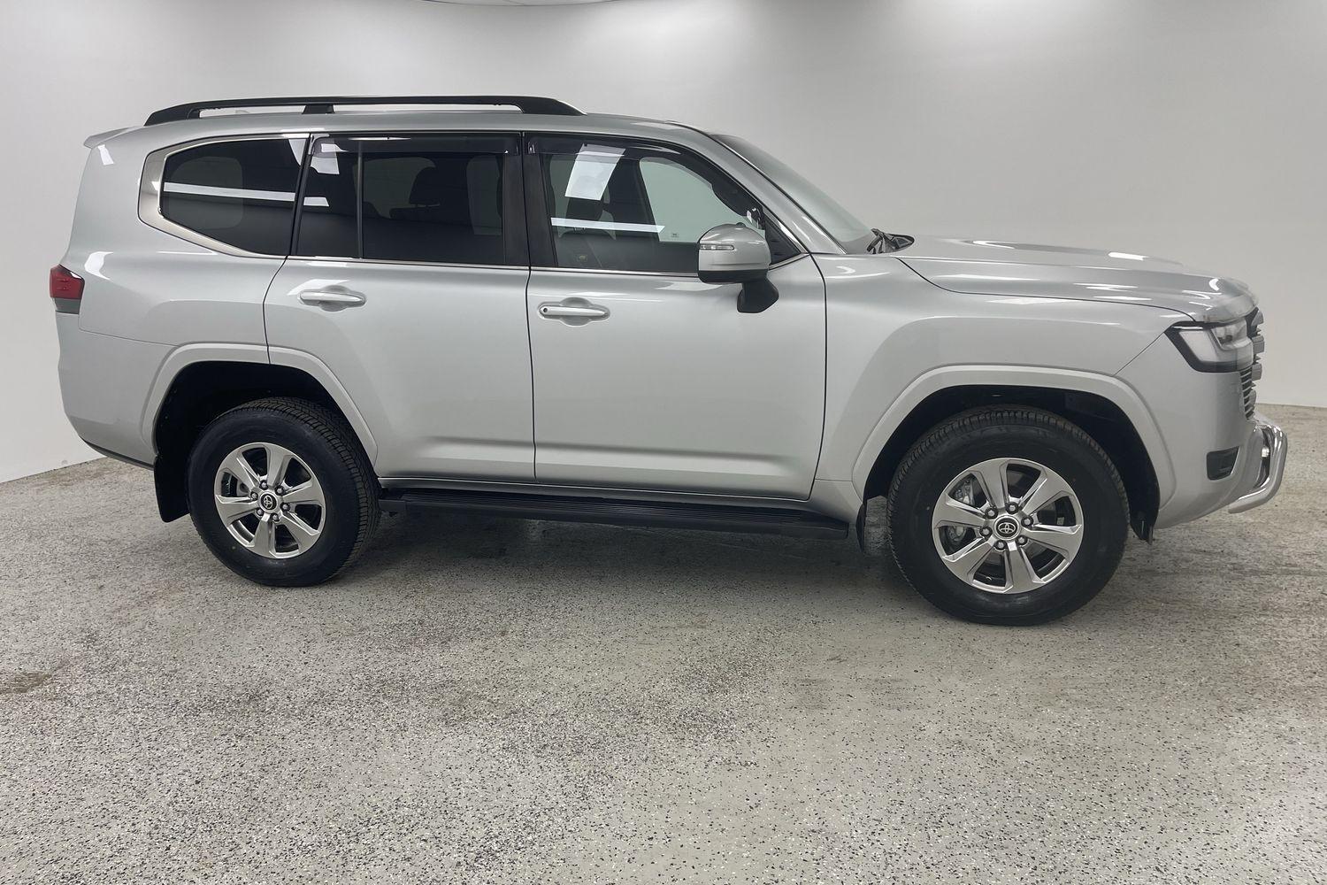 2022 Toyota Landcruiser VX in Silver