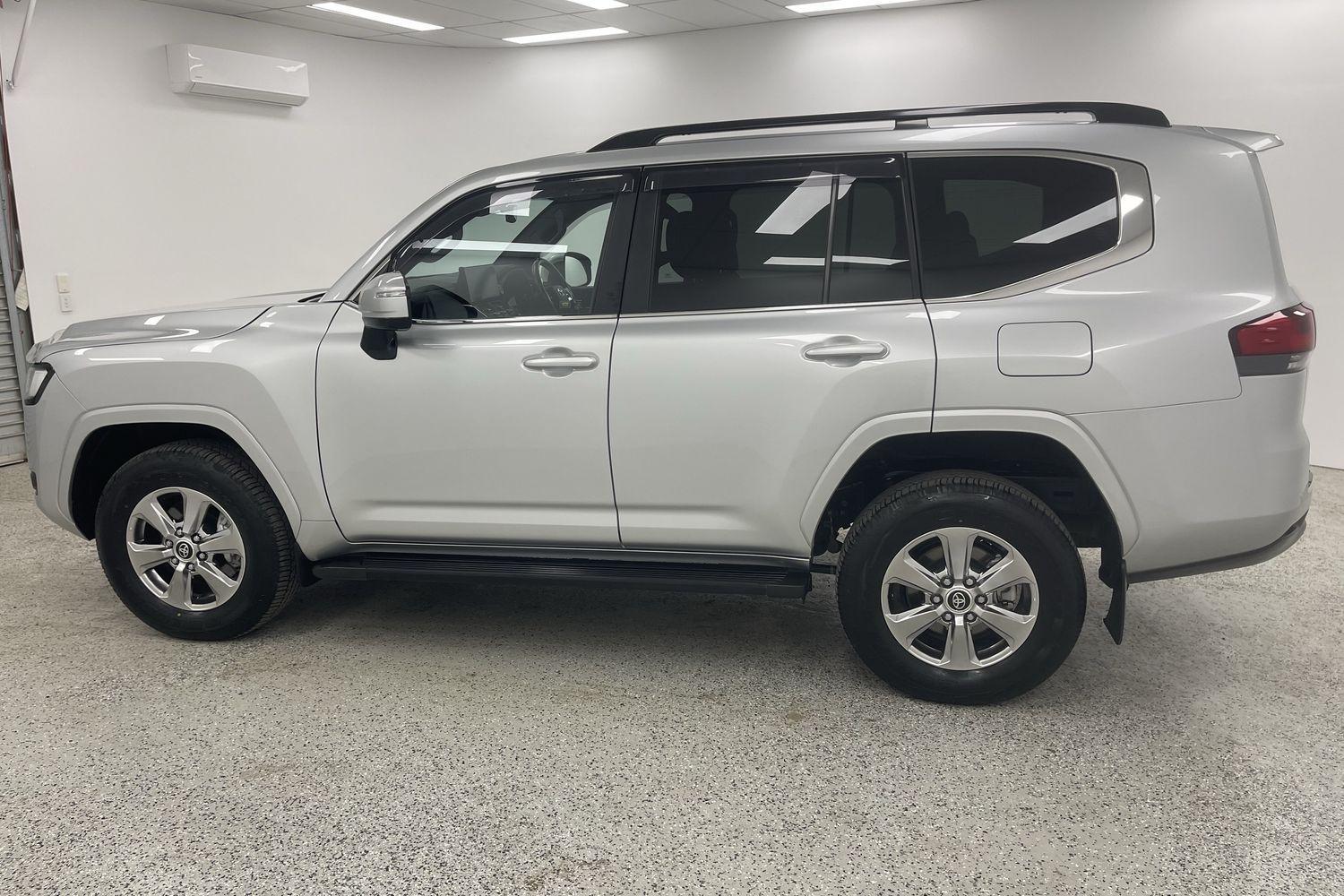 2022 Toyota Landcruiser VX in Silver