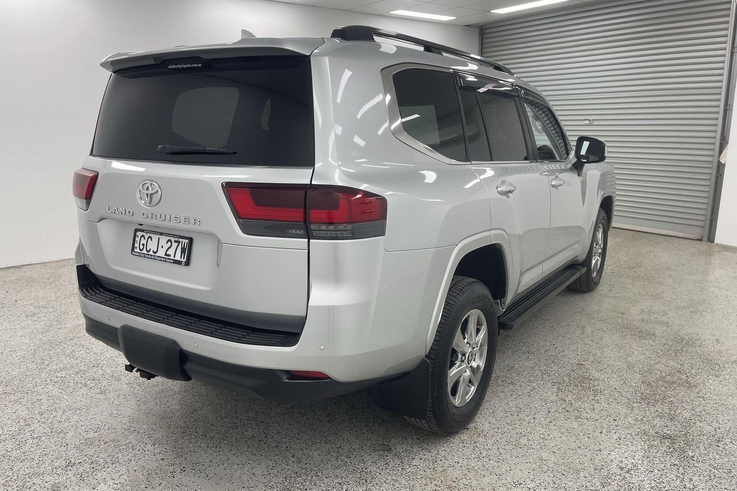 2022 Toyota Landcruiser VX in Silver