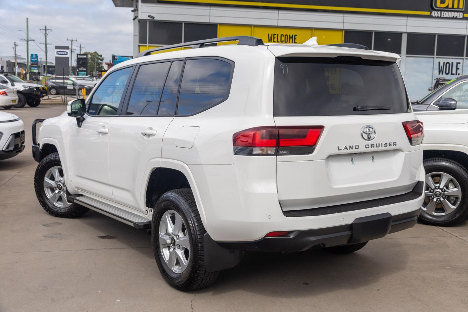 2023 Toyota Landcruiser GXL in White